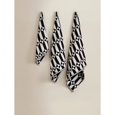 Black and white diamond geometric cotton bath towel, UK version