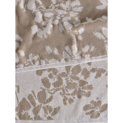Bath towel in neutral blossom cotton design (British brand)
