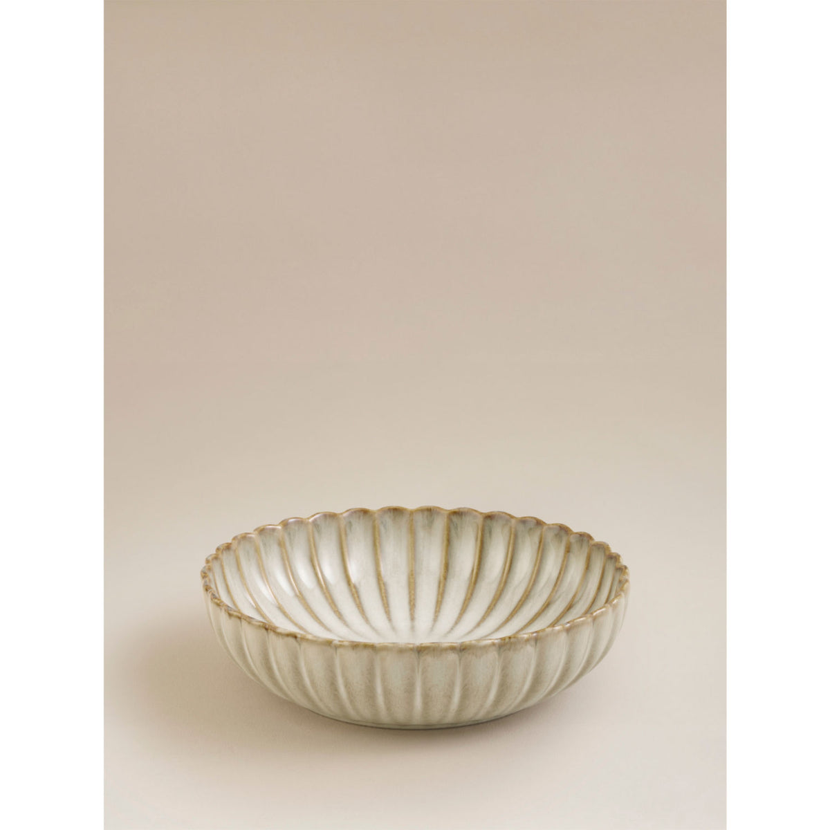 Natural brown reactive glaze scalloped pasta bowl 20cm, imported from the UK