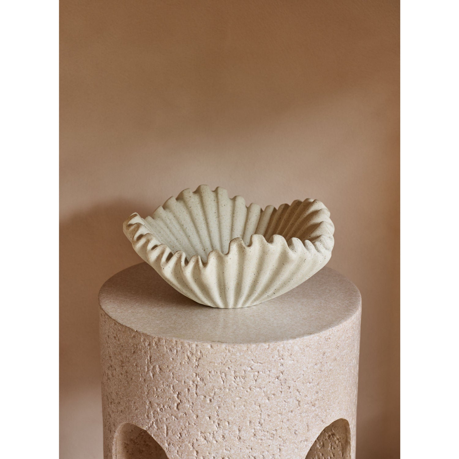 White wrinkle flower bowl 28cm, UK version