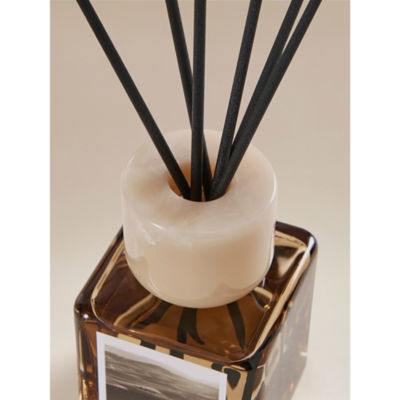 Dubai reed diffuser with raspberry and peppercorn scent, glass vessel - British product
