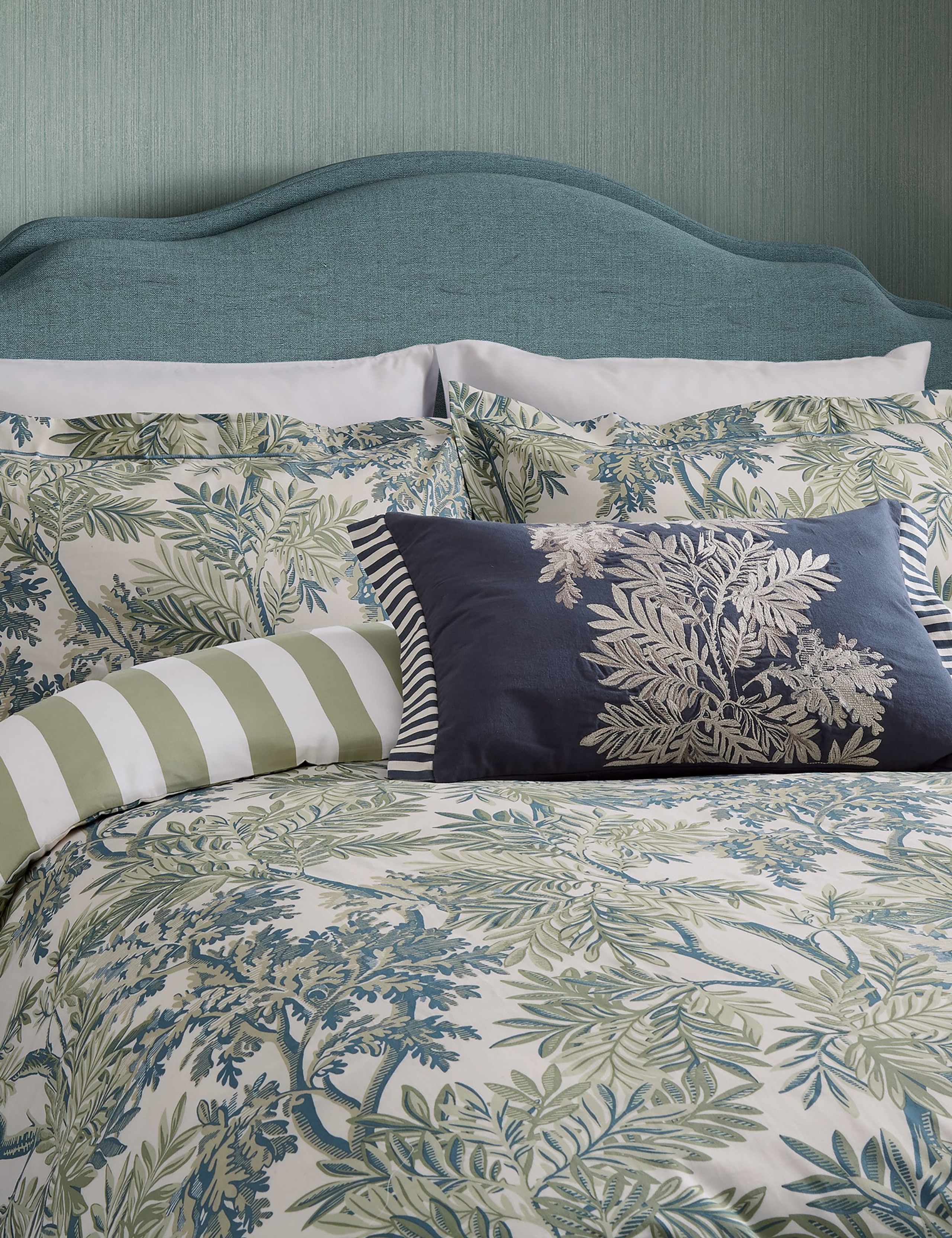 Tapestry Tree bedding set (British brand)