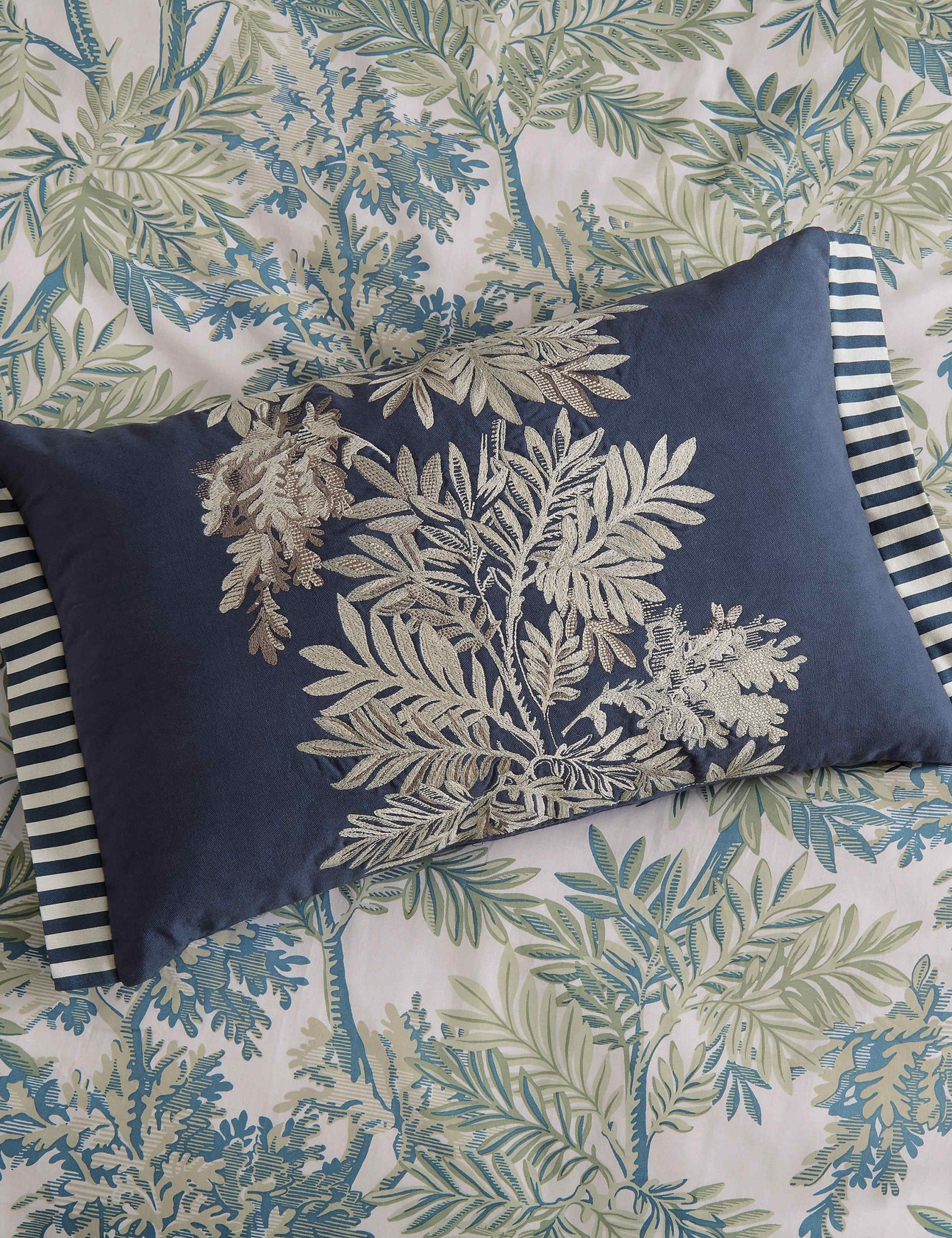 Tapestry tree and striped square cushion 40x60cm (British brand)