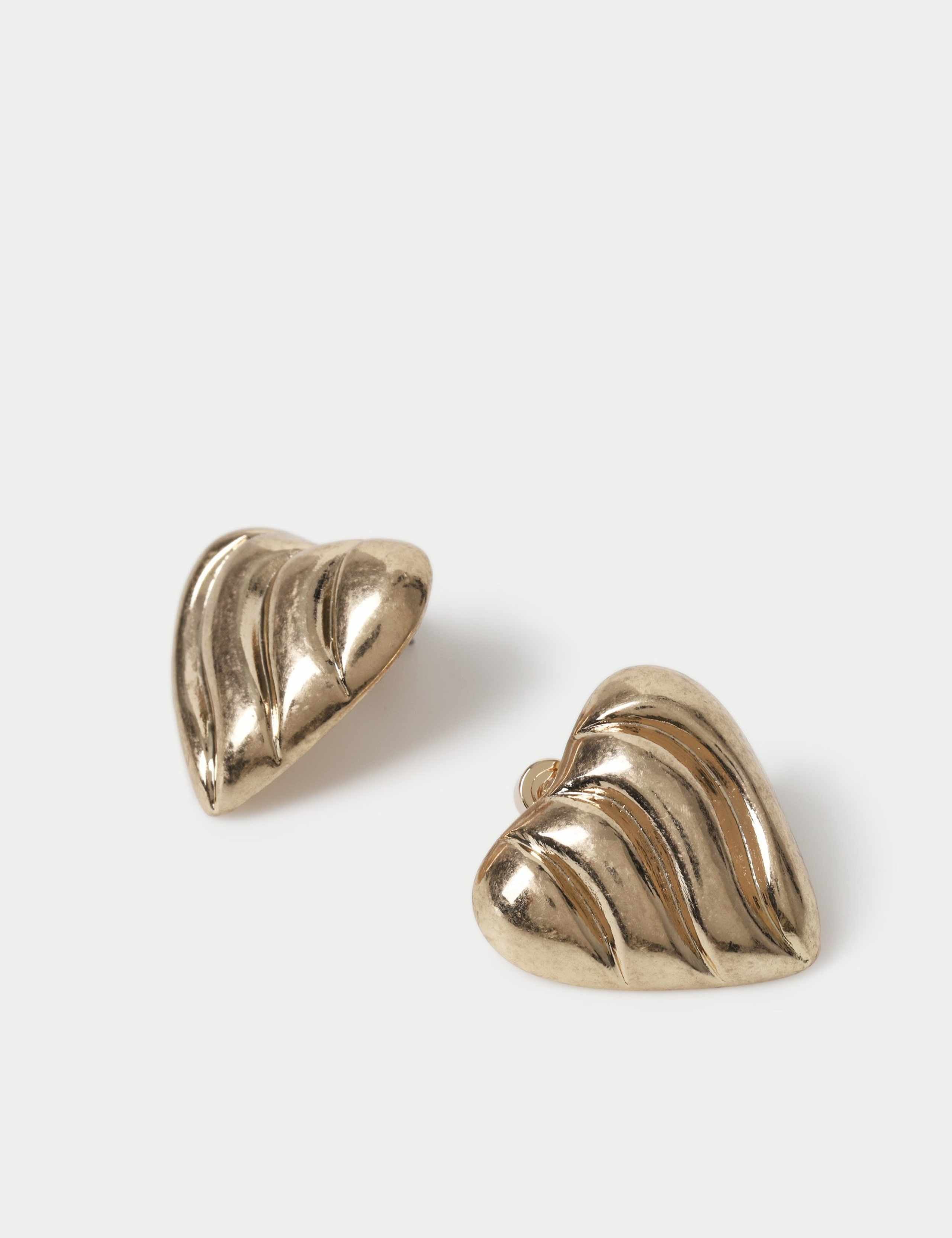Textured heart stud earrings in zinc alloy, UK version