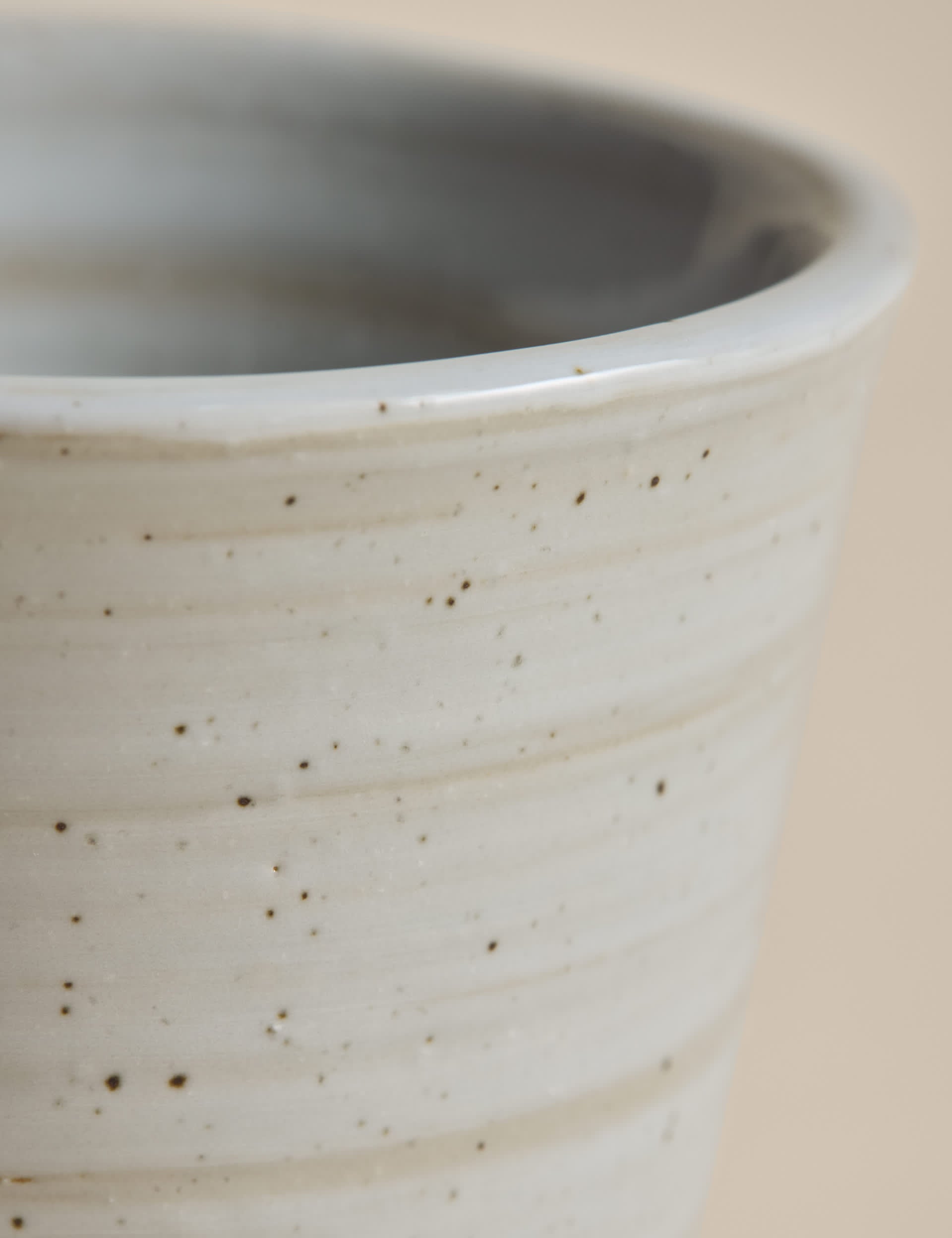 Stoneware mug textured spin handleless 9cm - British product