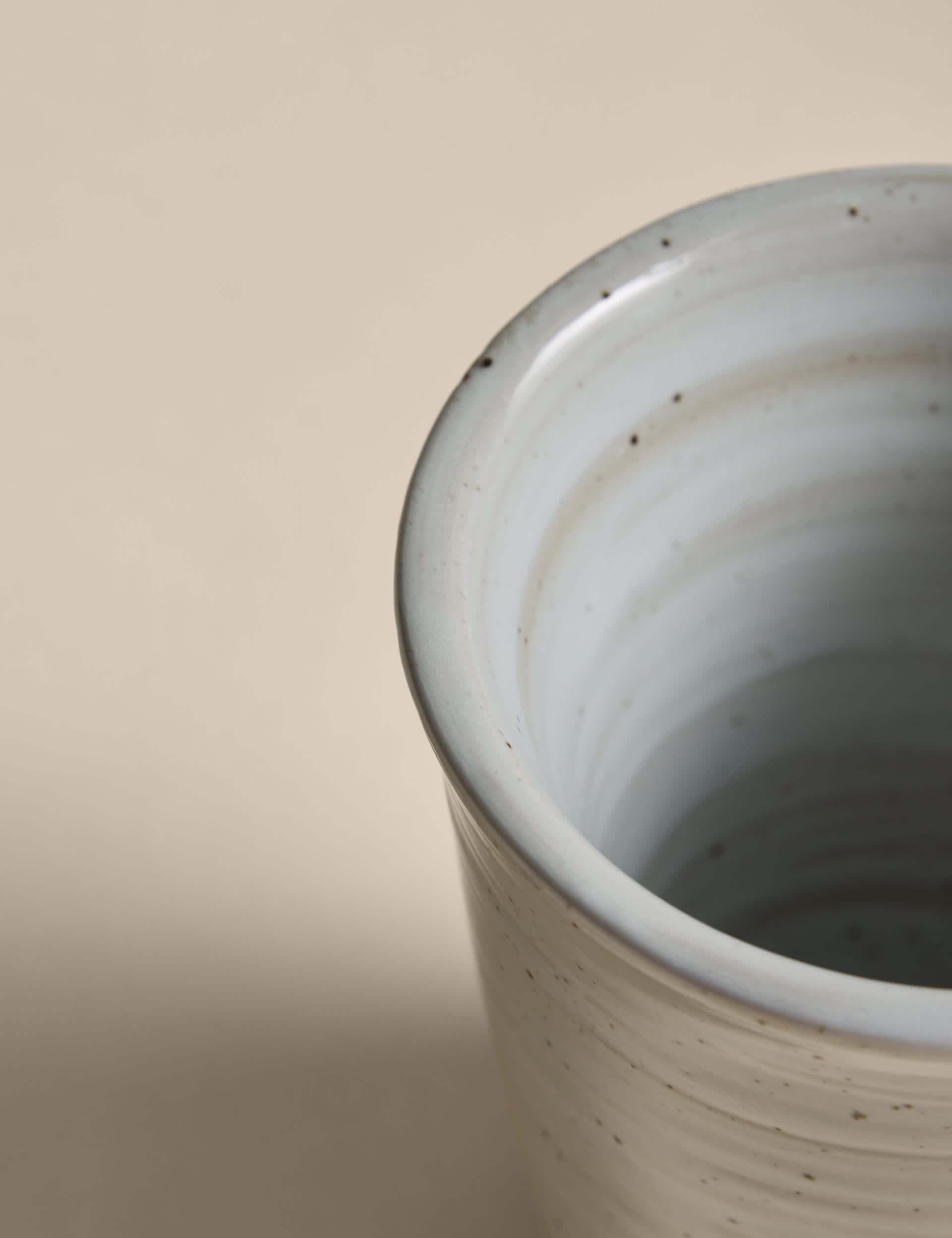 Stoneware mug textured spin handleless 9cm - British product