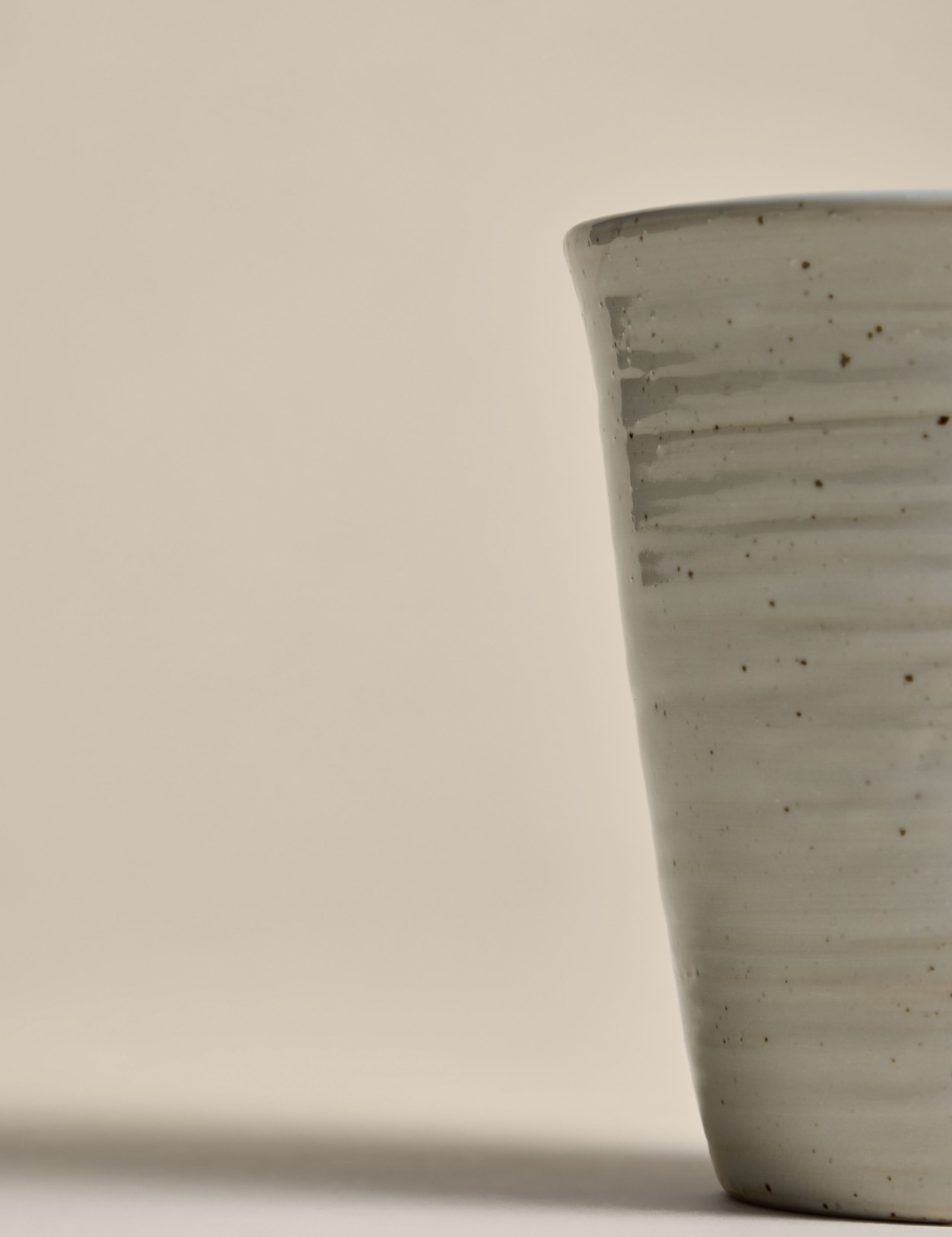 Stoneware mug textured spin handleless 9cm - British product