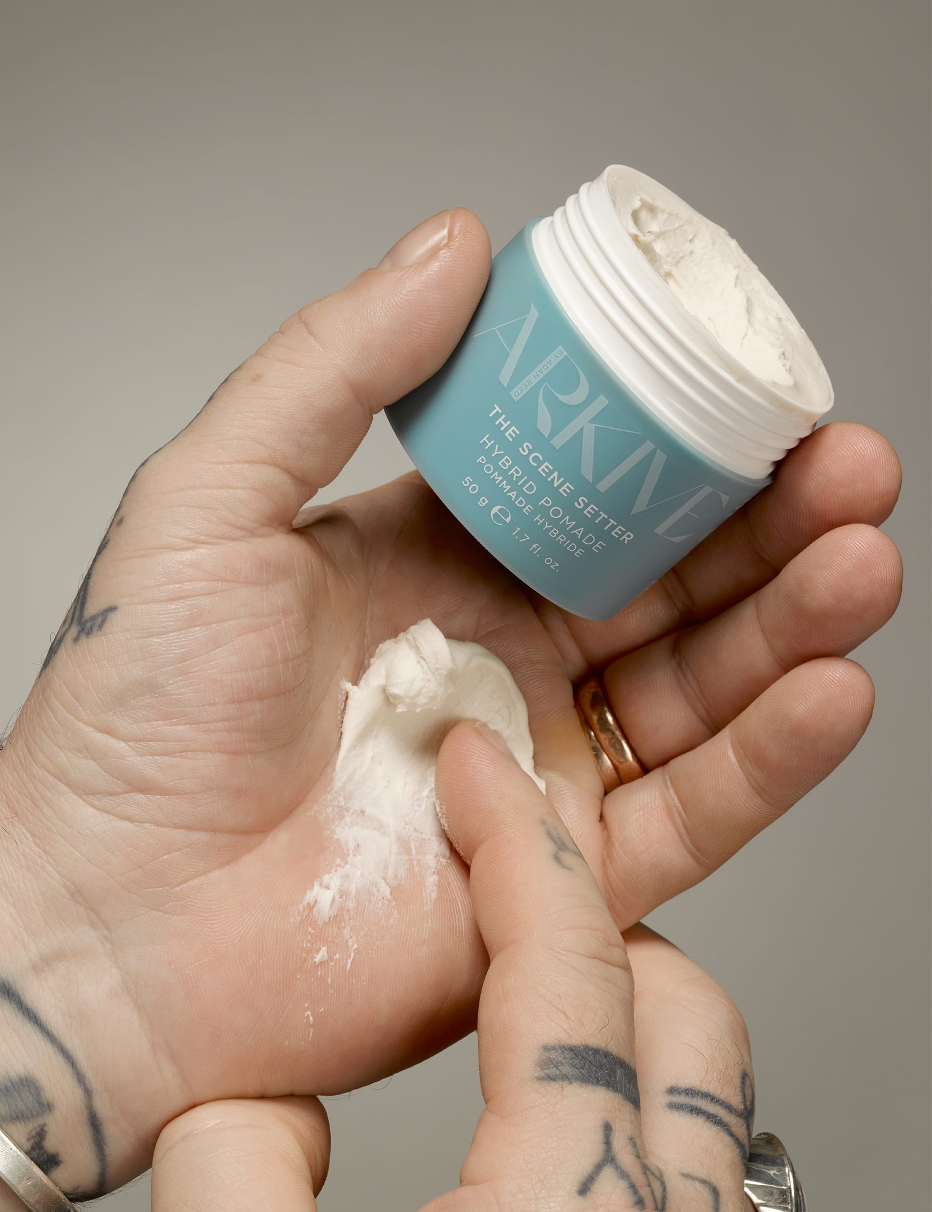 Scene Setter hybrid pomade 50g (British brand)