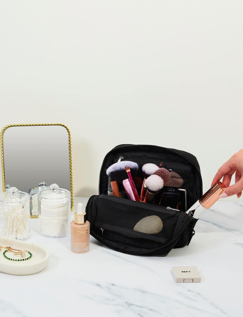 The Flat Lay Co Showcase Small makeup bag (British brand)