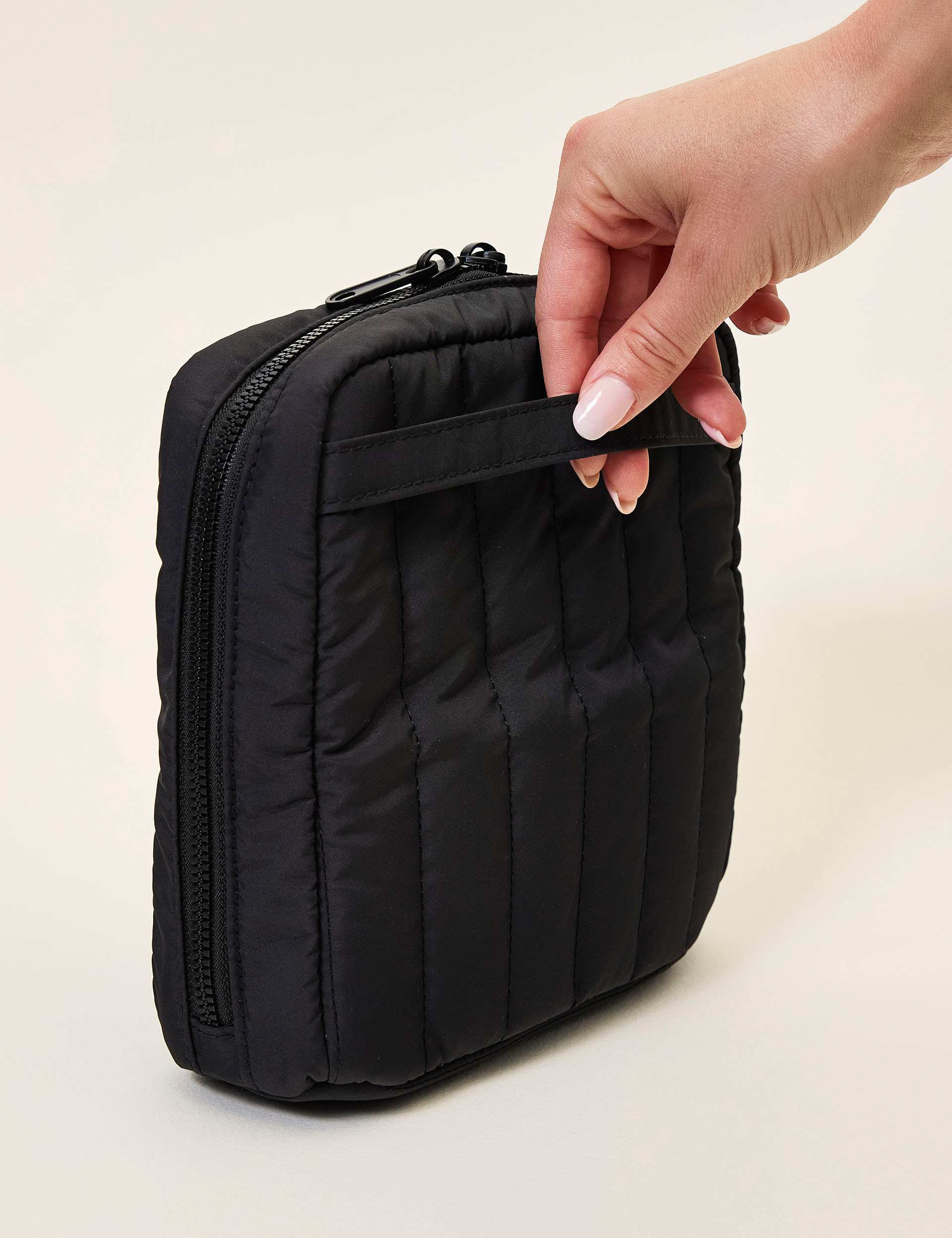 The Flat Lay Co Showcase Small makeup bag (British brand)