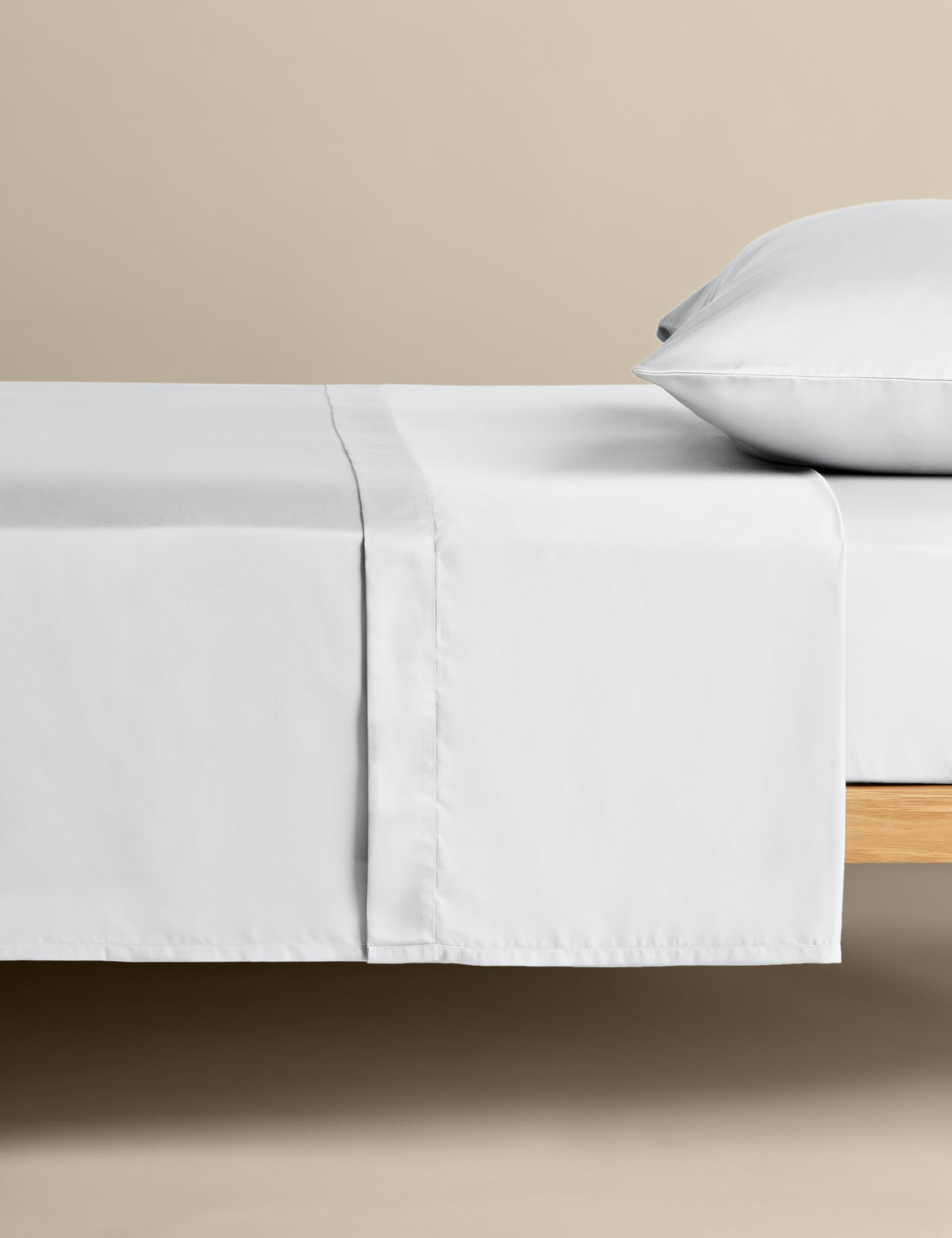 Soft silky flat sheet in 300 thread count lyocell (British brand)