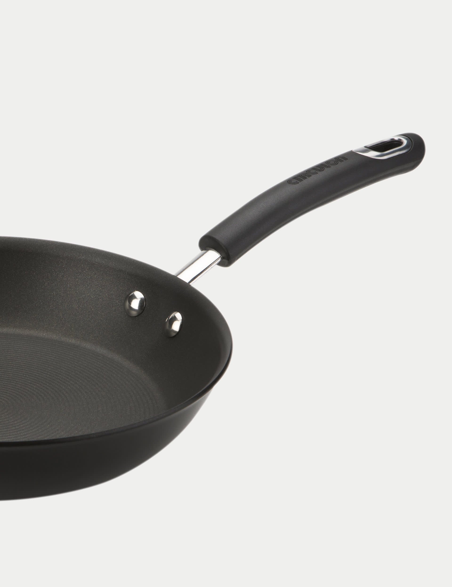 Total non-stick frying pan 22cm - British product