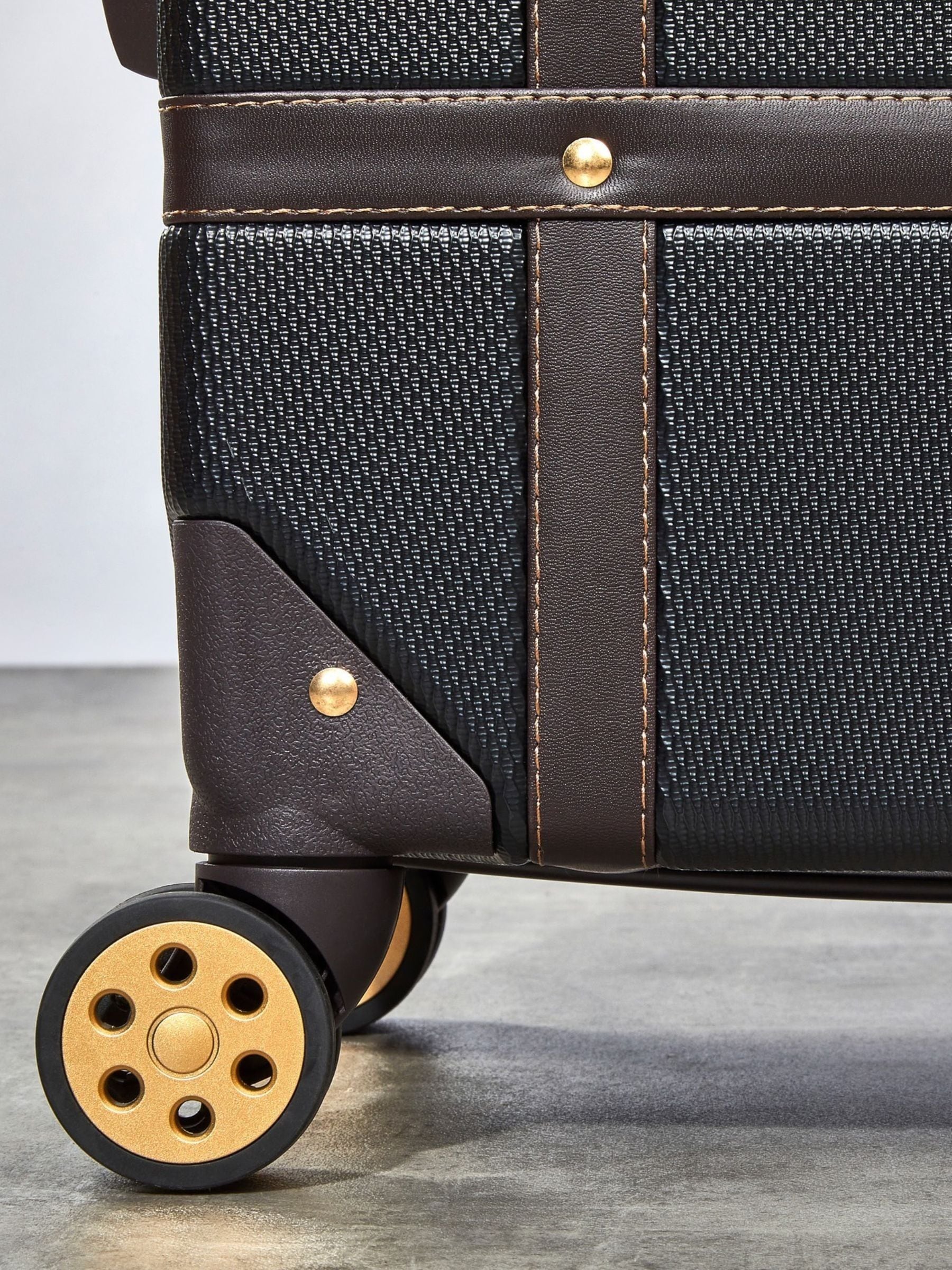 Rock Luggage Black Vintage Medium Suitcase