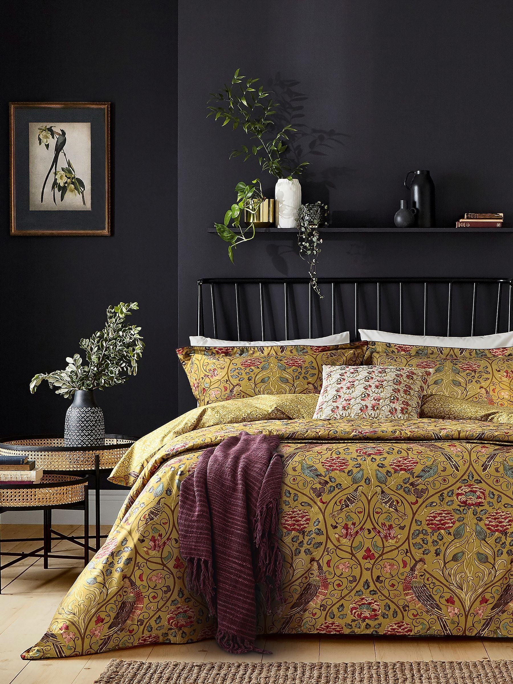 Morris & Co. saffron yellow quilted cotton throw 265x260cm - British product
