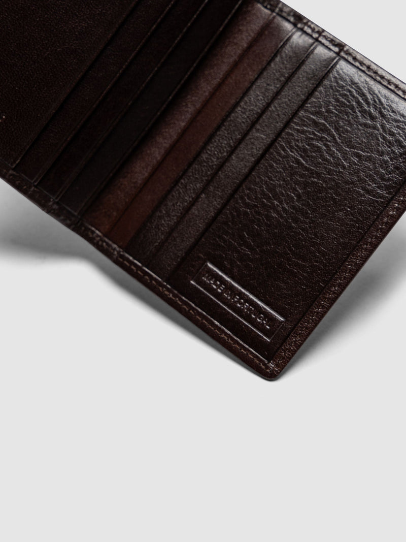 Rodd & Gunn Chocolate Brown Walton card holder, imported from the UK