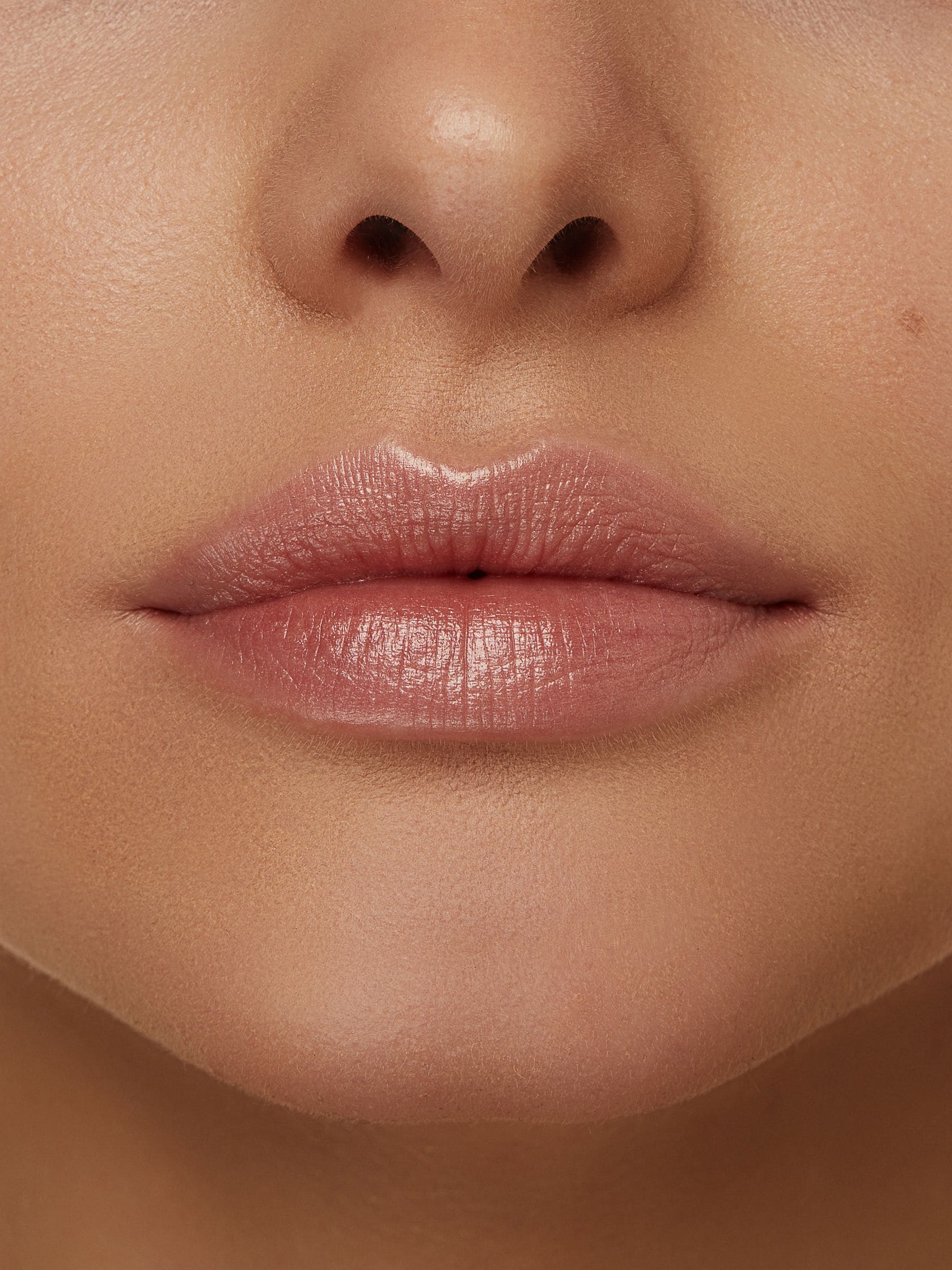 Set of 4 nude lip crayons with complementary shades (British brand)