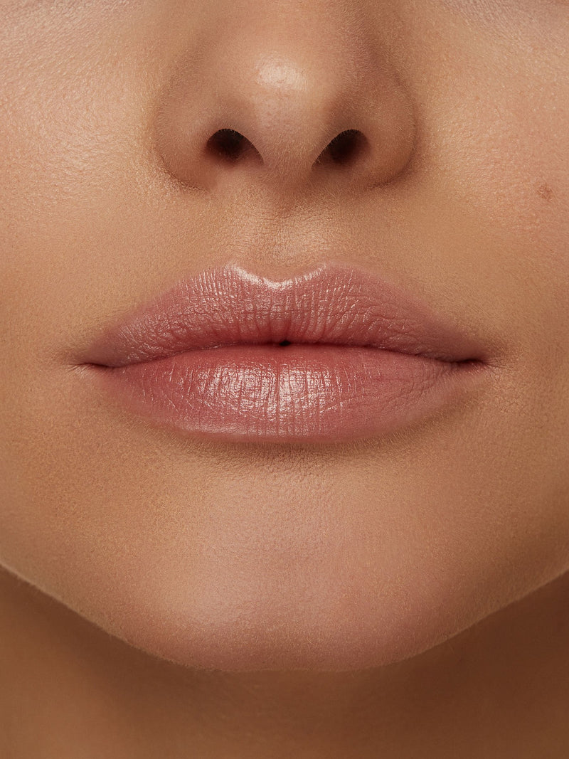 Set of 4 nude lip crayons with complementary shades (British brand)