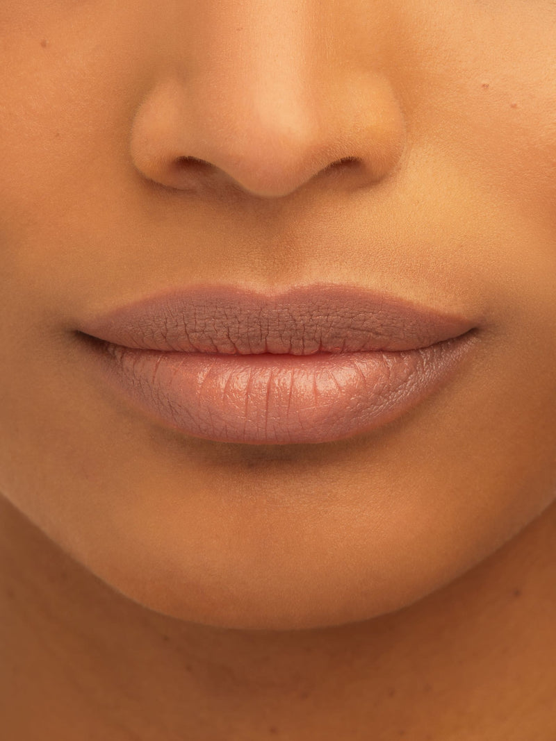 Set of 4 nude lip crayons with complementary shades (British brand)