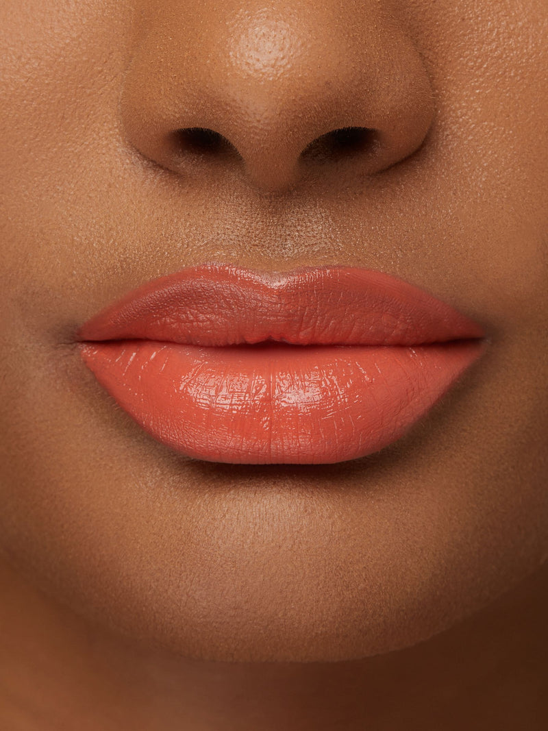 Set of 4 nude lip crayons with complementary shades (British brand)