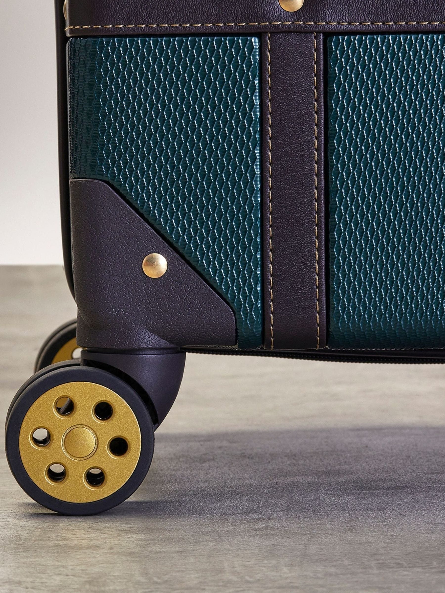 Rock Luggage Emerald Green Vintage Medium Suitcase