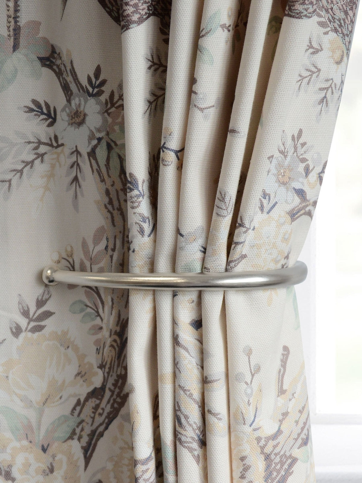Laura Ashley kuleendebeslag for gardiner i matt nikkel - Britisk produkt