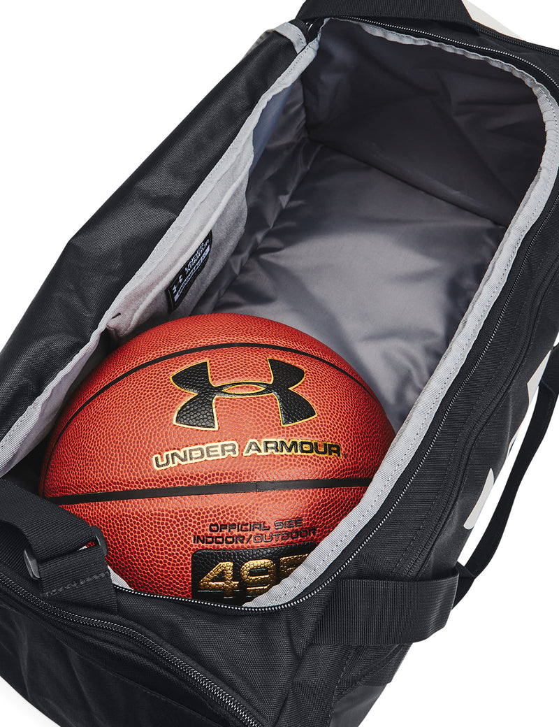Under Armour Undeniable 5.0 sports bag, imported from the UK