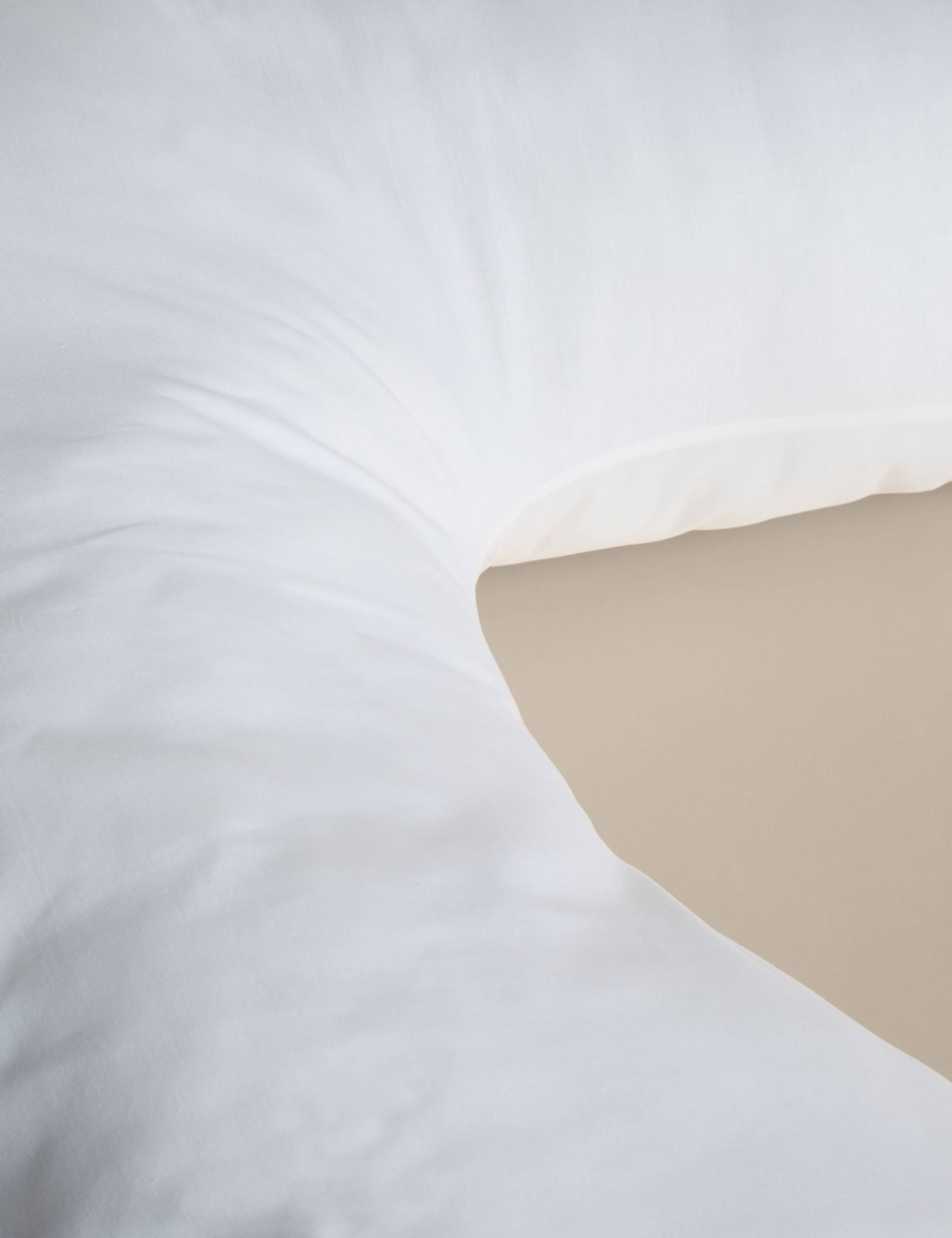 V-Shaped Medium Pillow with Cotton Pillowcase (British brand)