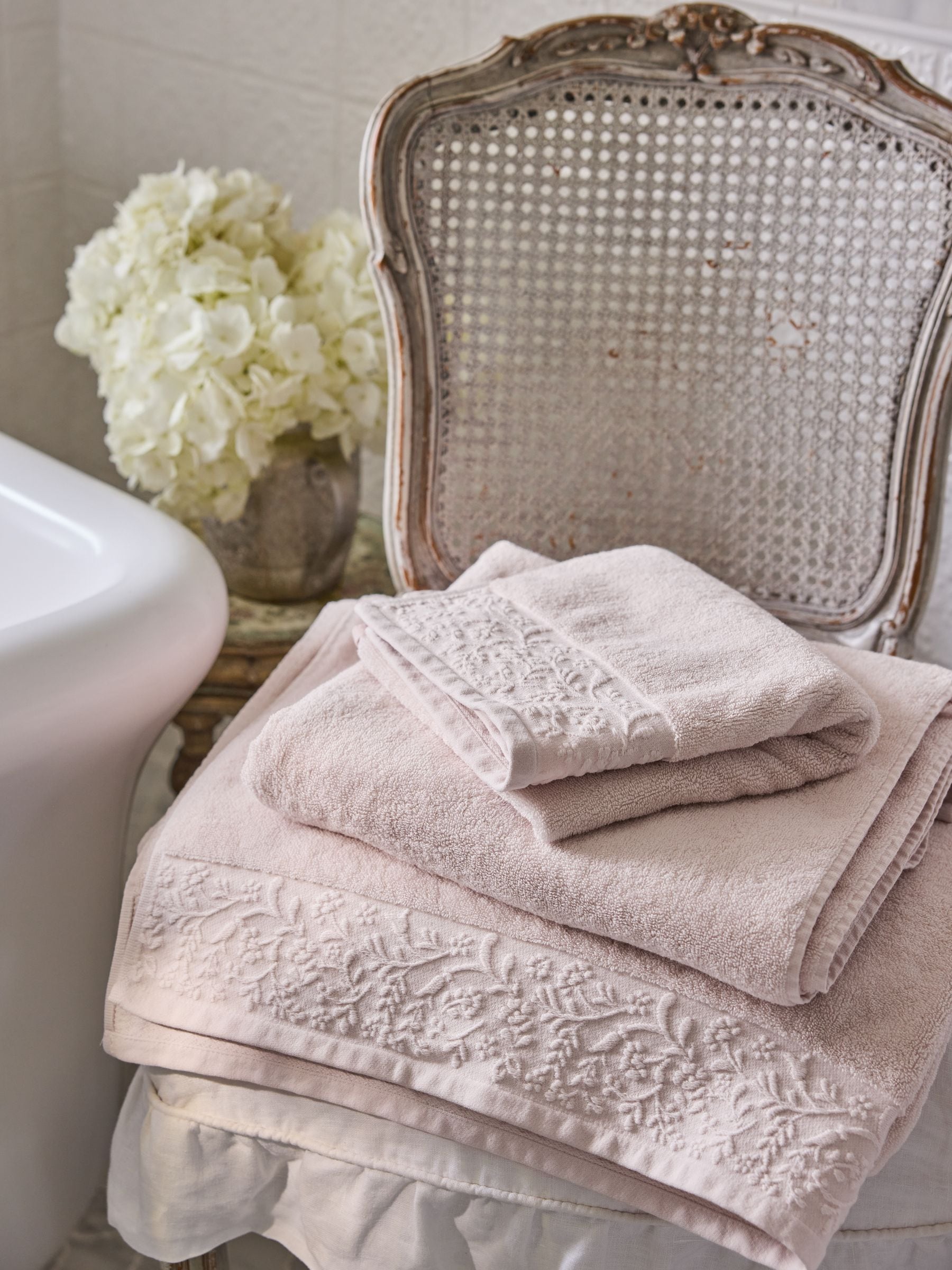 Shabby Chic by Rachel Ashwell® Pink Floral Border Towel