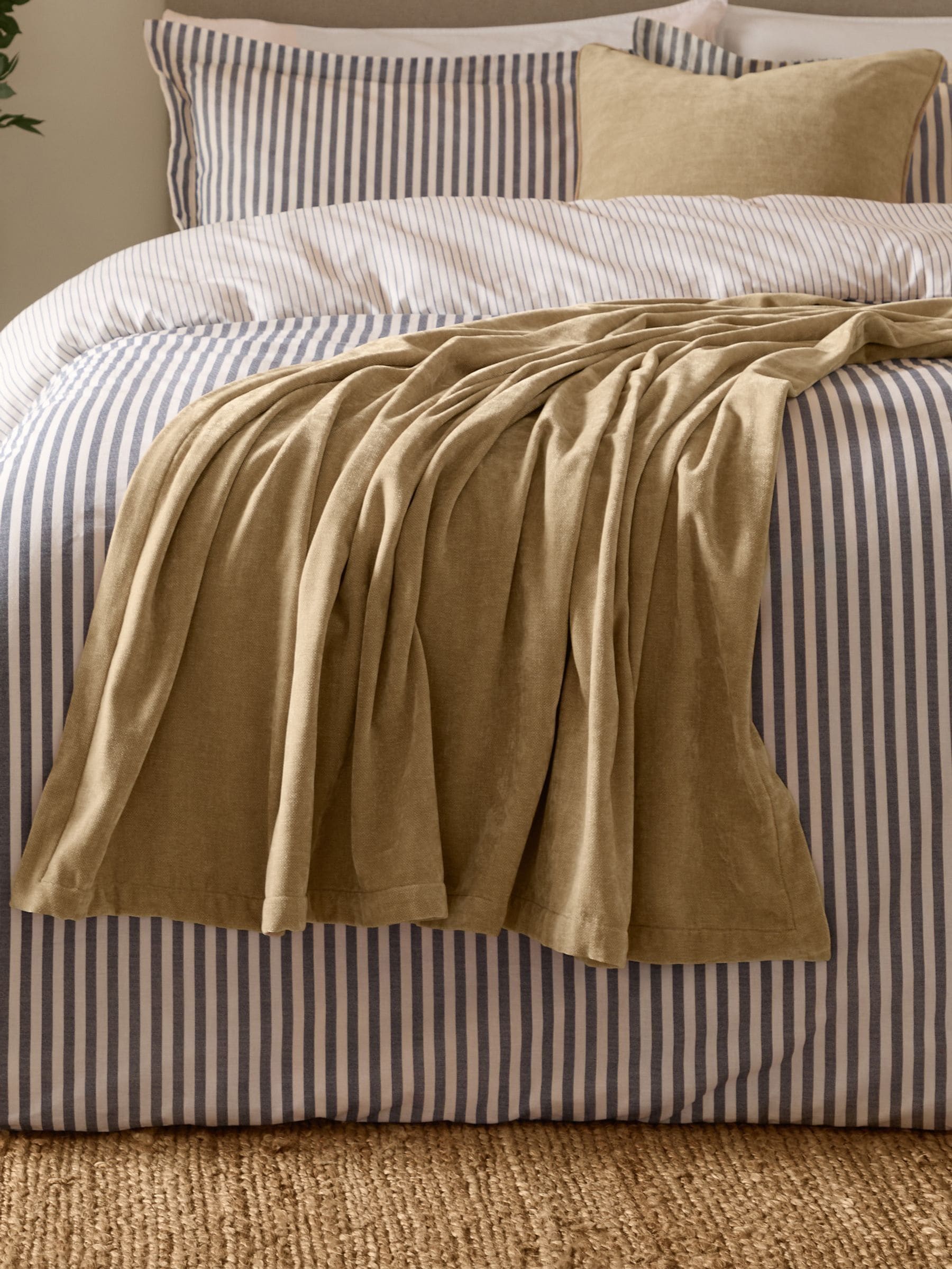 Yard Natural Heavy Chenille Throw