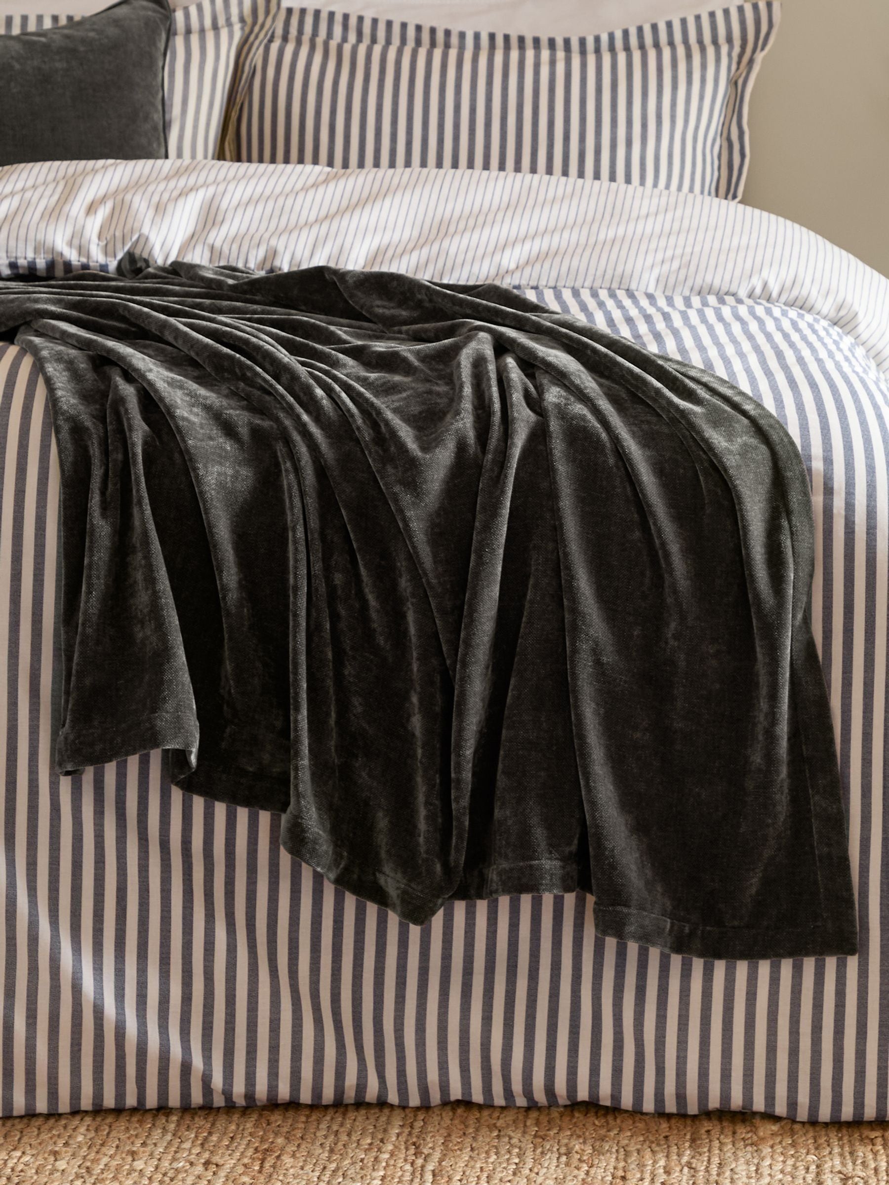 Yard Charcoal Heavy Chenille Throw