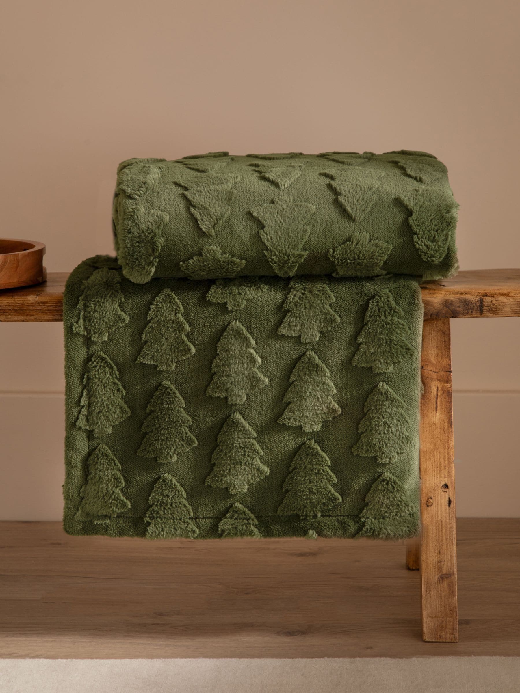 Furn Forest Green Pines faux fur throw 200x150cm, UK version
