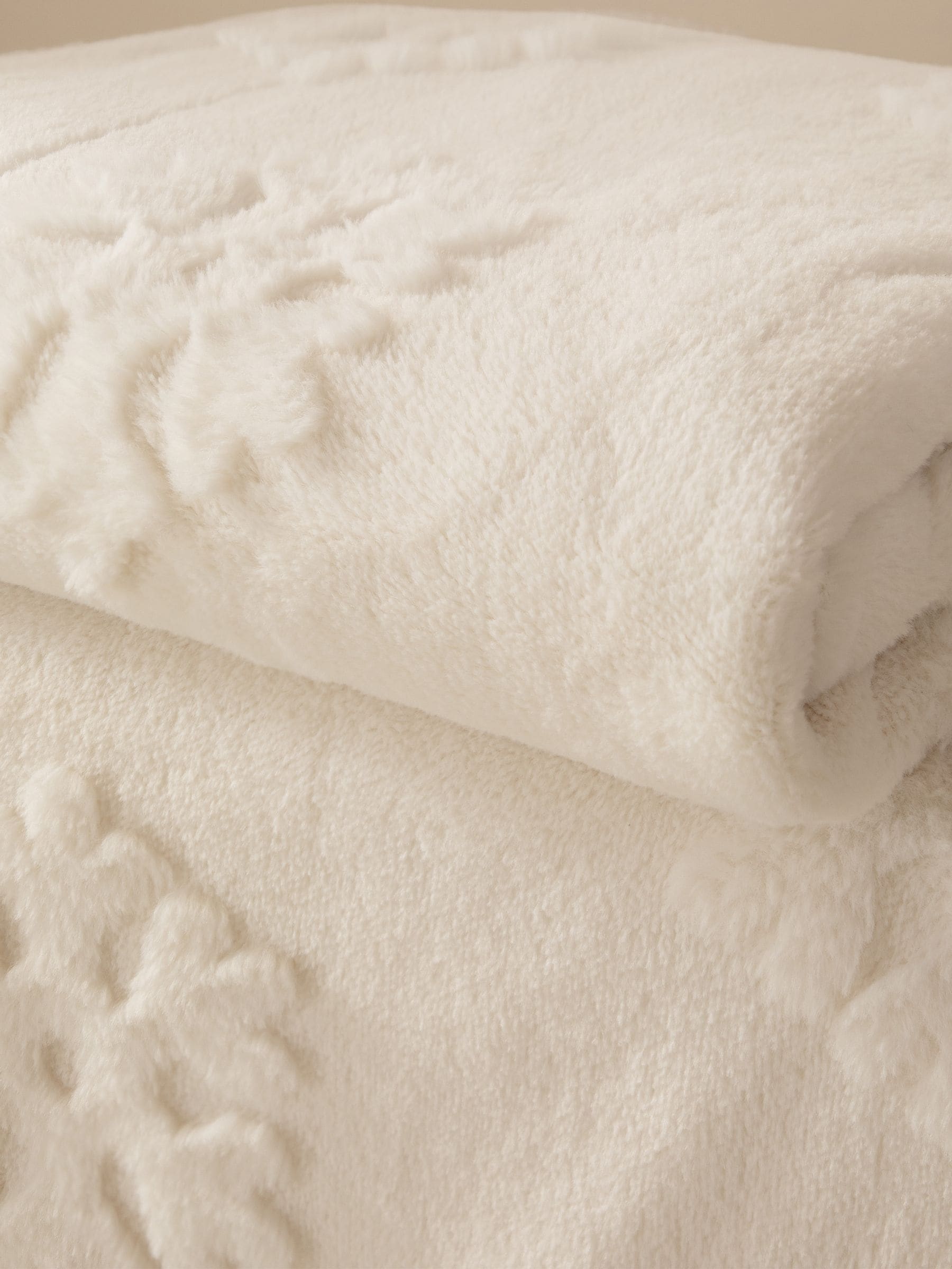 Furn Snow White faux fur throw 200x150cm, UK version