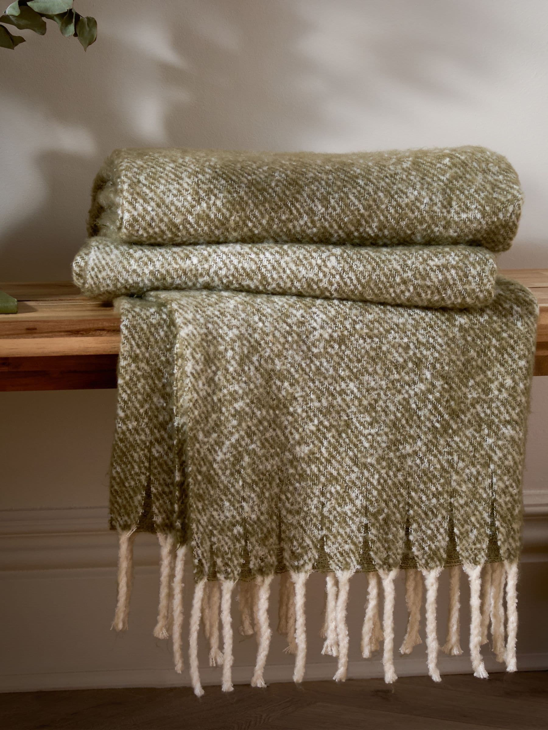 Wylder Purple Heather Isla Soft Tasselled Throw 130 x 180 cm