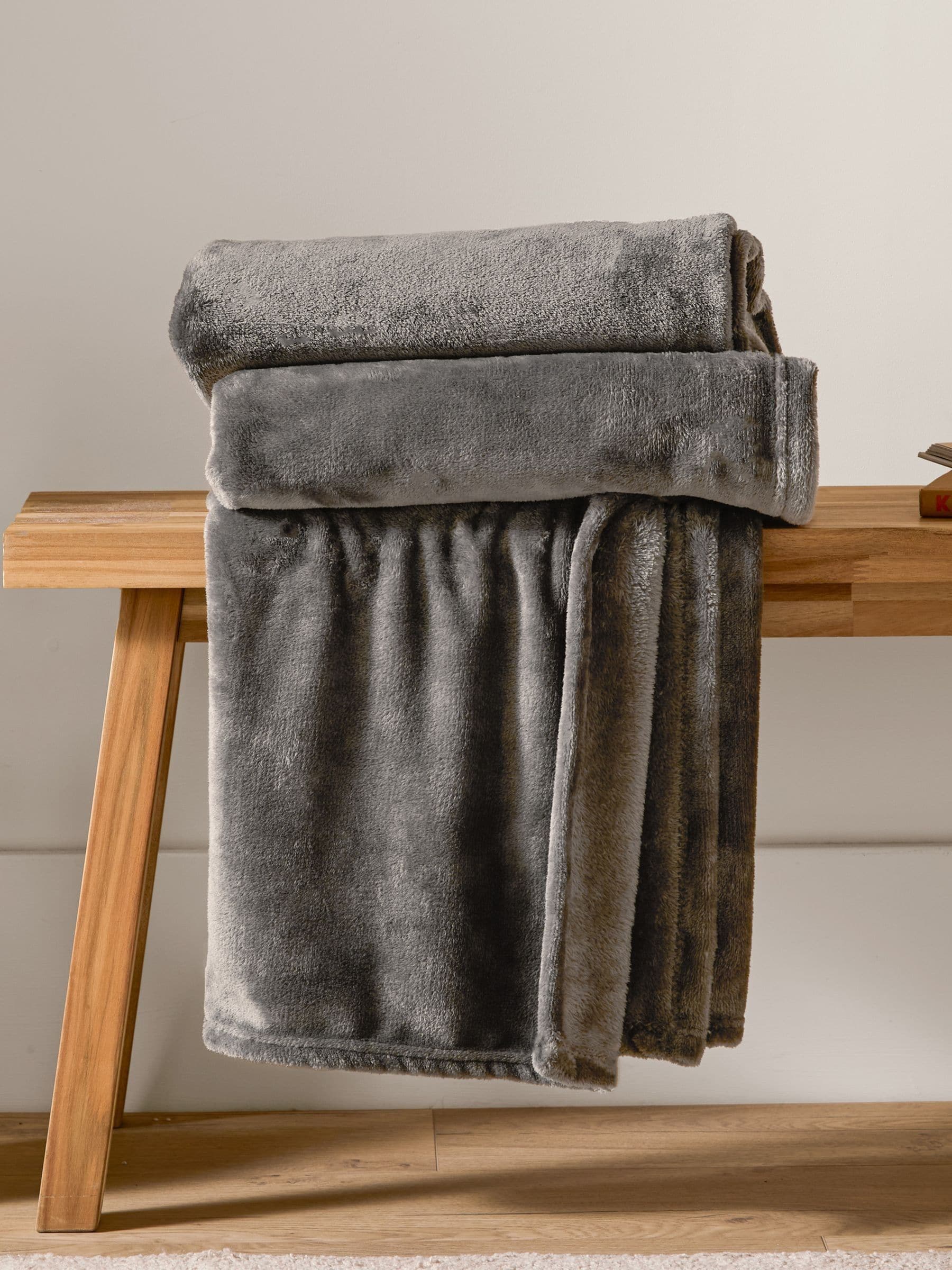 Furn Charcoal Grey Harrow Fleece Throw