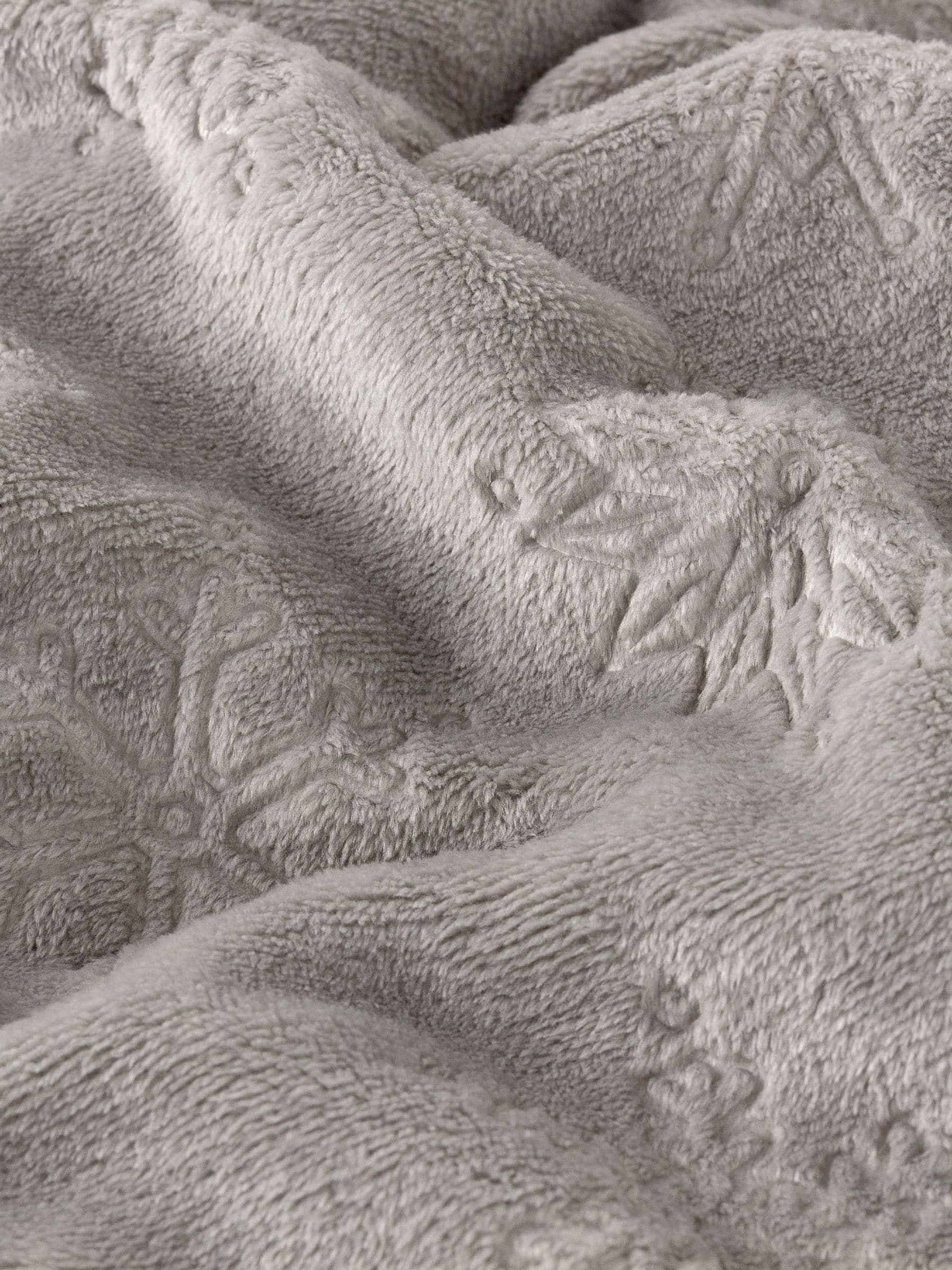 Furn grey snowflake fleece throw, UK version