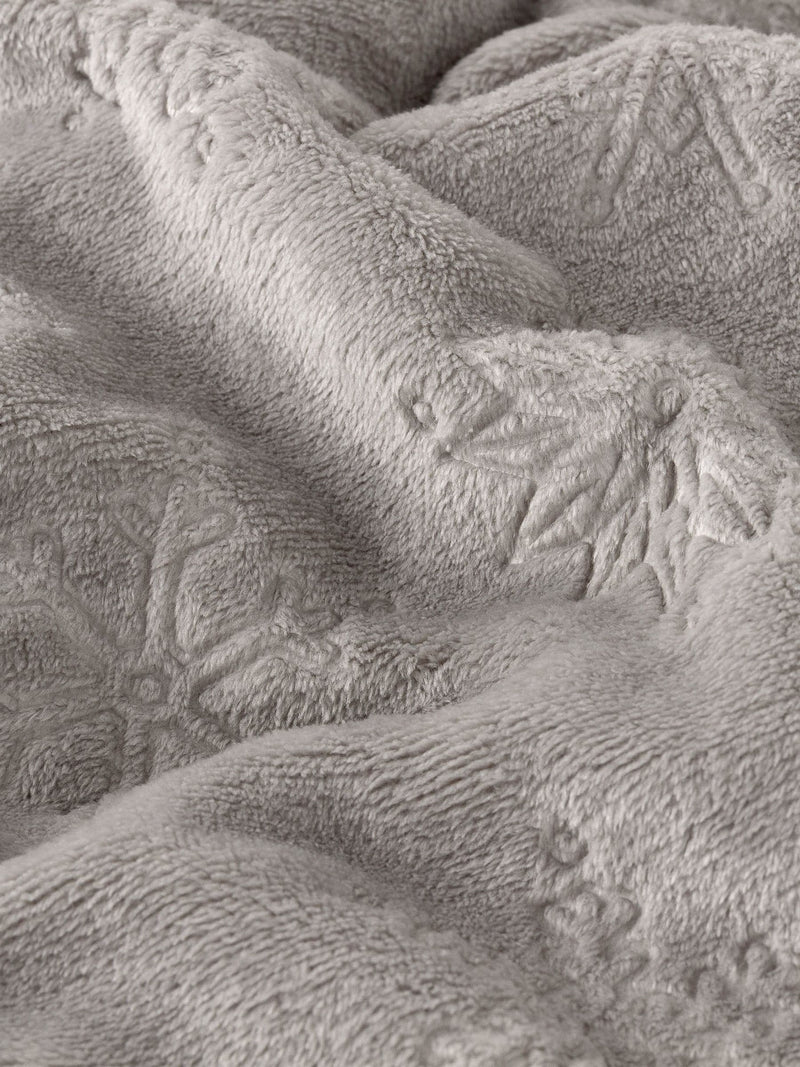 Furn grey snowflake fleece throw, UK version