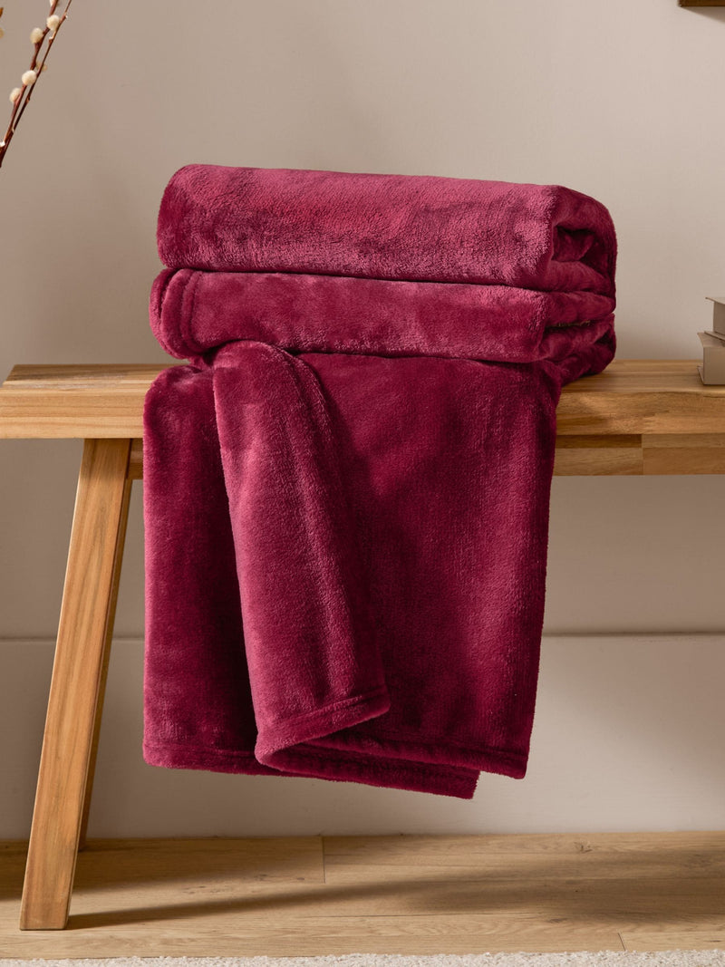 Furn Berry Red Harrow Fleece Throw