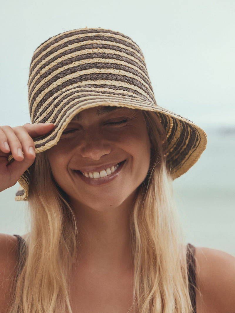 Straw bucket hat chocolate brown natural stripe, UK version
