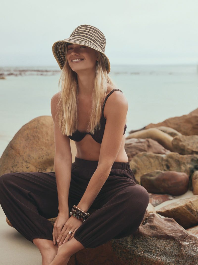 Straw bucket hat chocolate brown natural stripe, UK version
