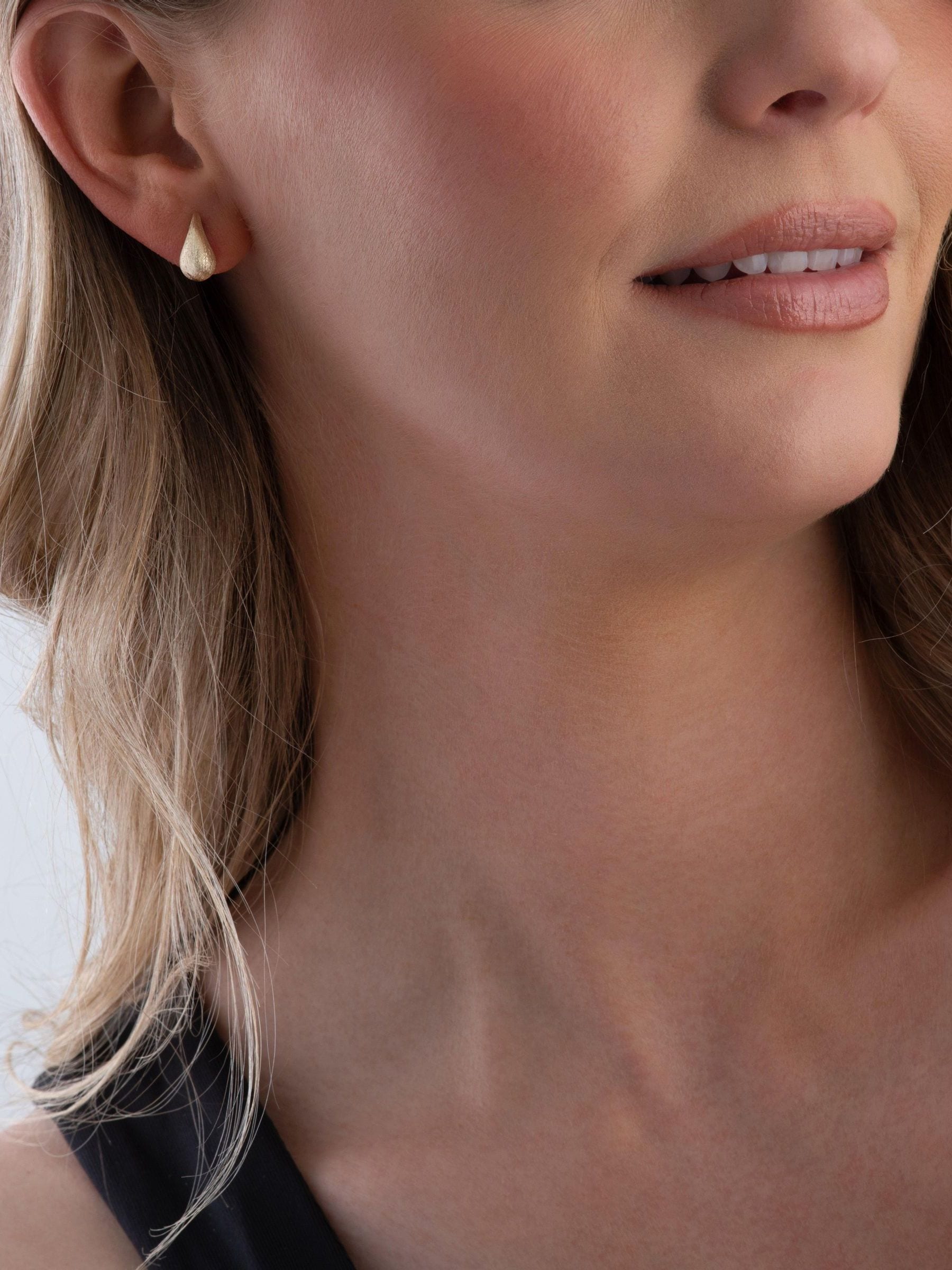 Beaverbrooks 9ct yellow gold teardrop earrings (British brand)