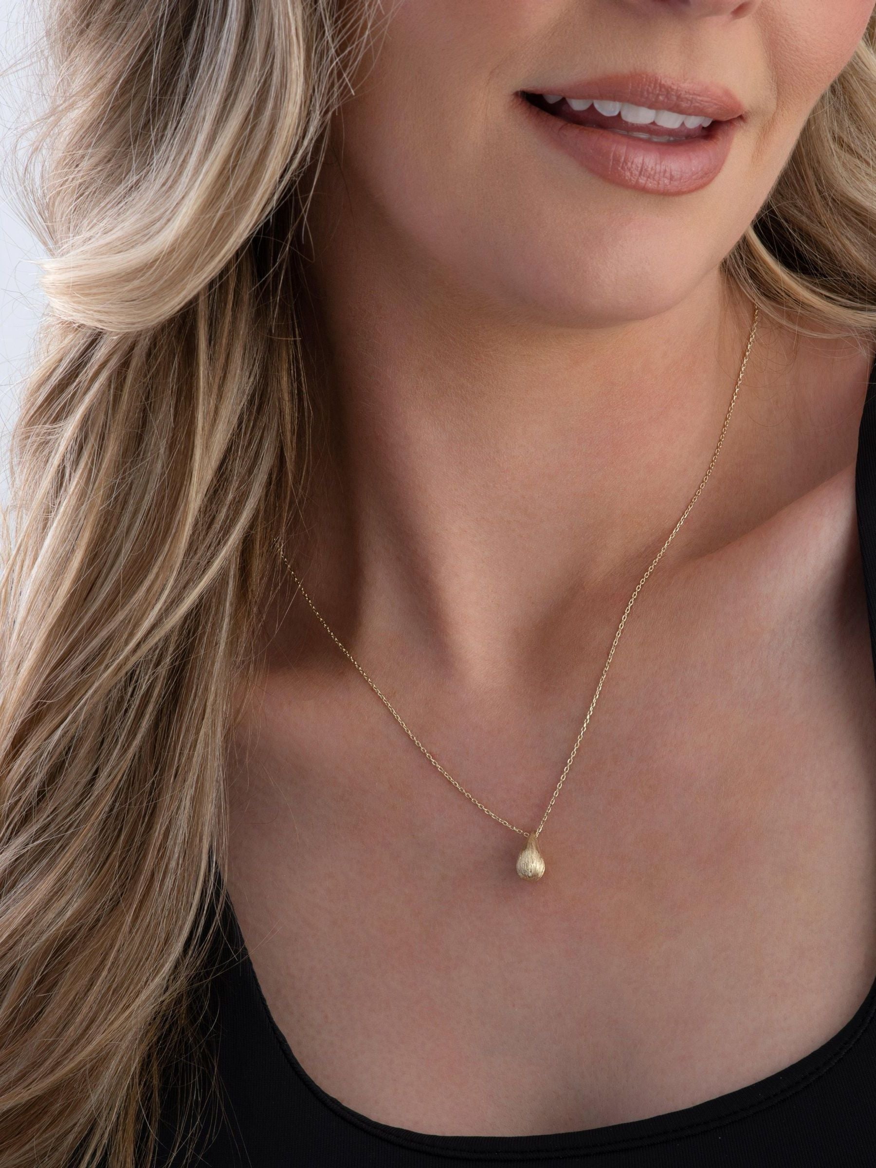 Beaverbrooks 9ct yellow gold etched teardrop necklace 45.7cm - British product