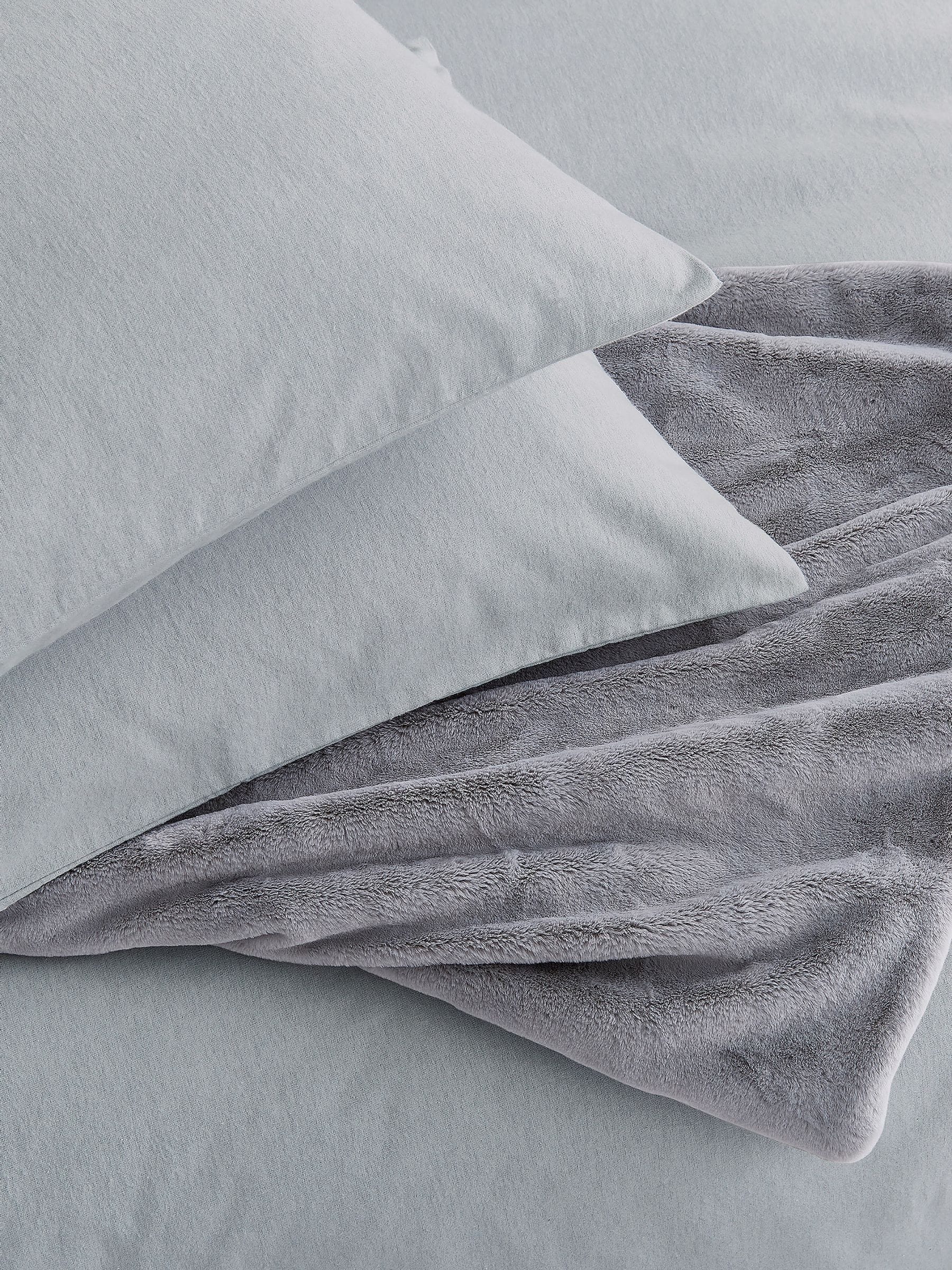 Helena Springfield Linen Cosy Faux Fur Throw 130x170cm