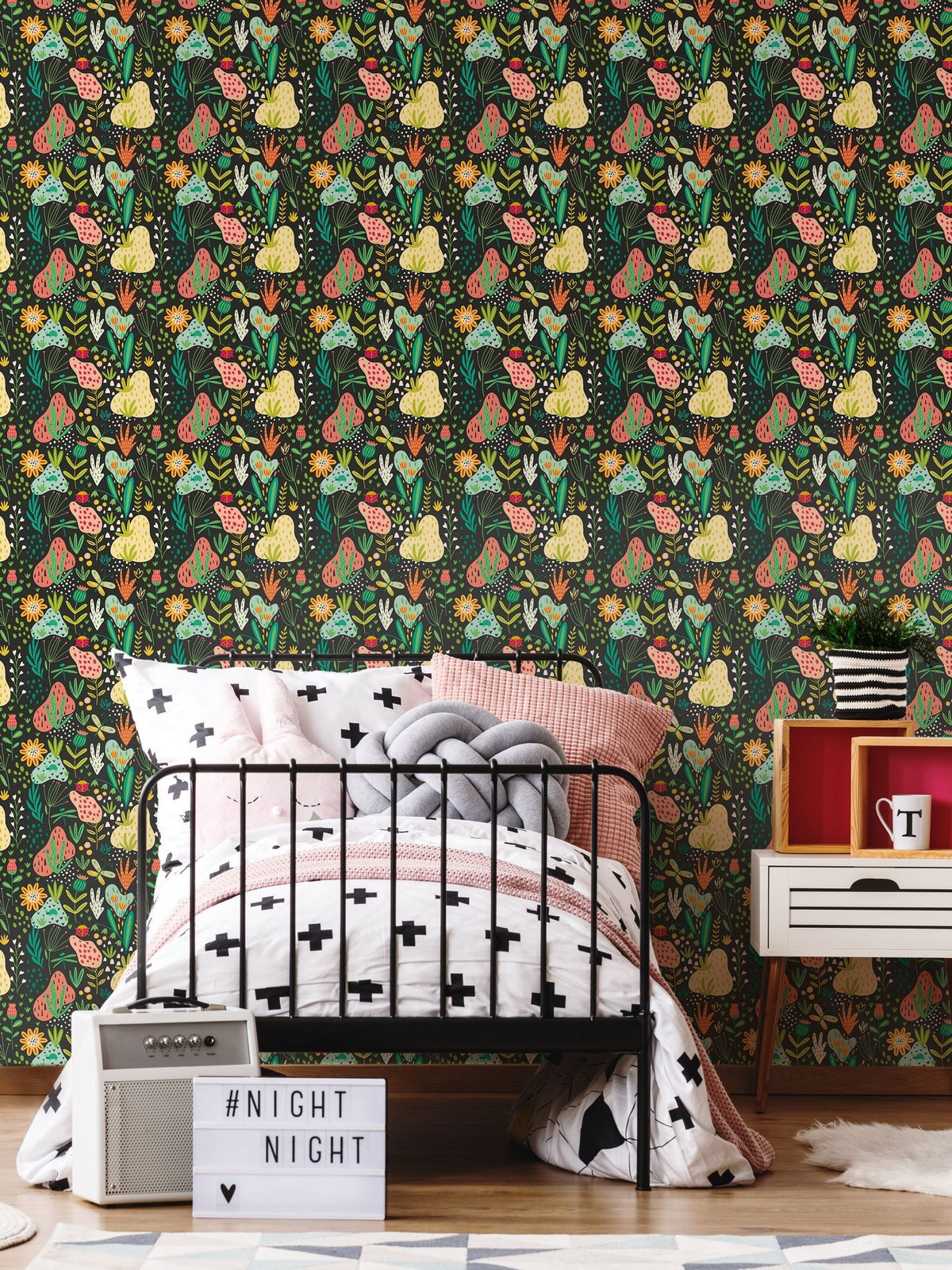 Hoopla Walls Black Bug Garden 10m Wallpaper