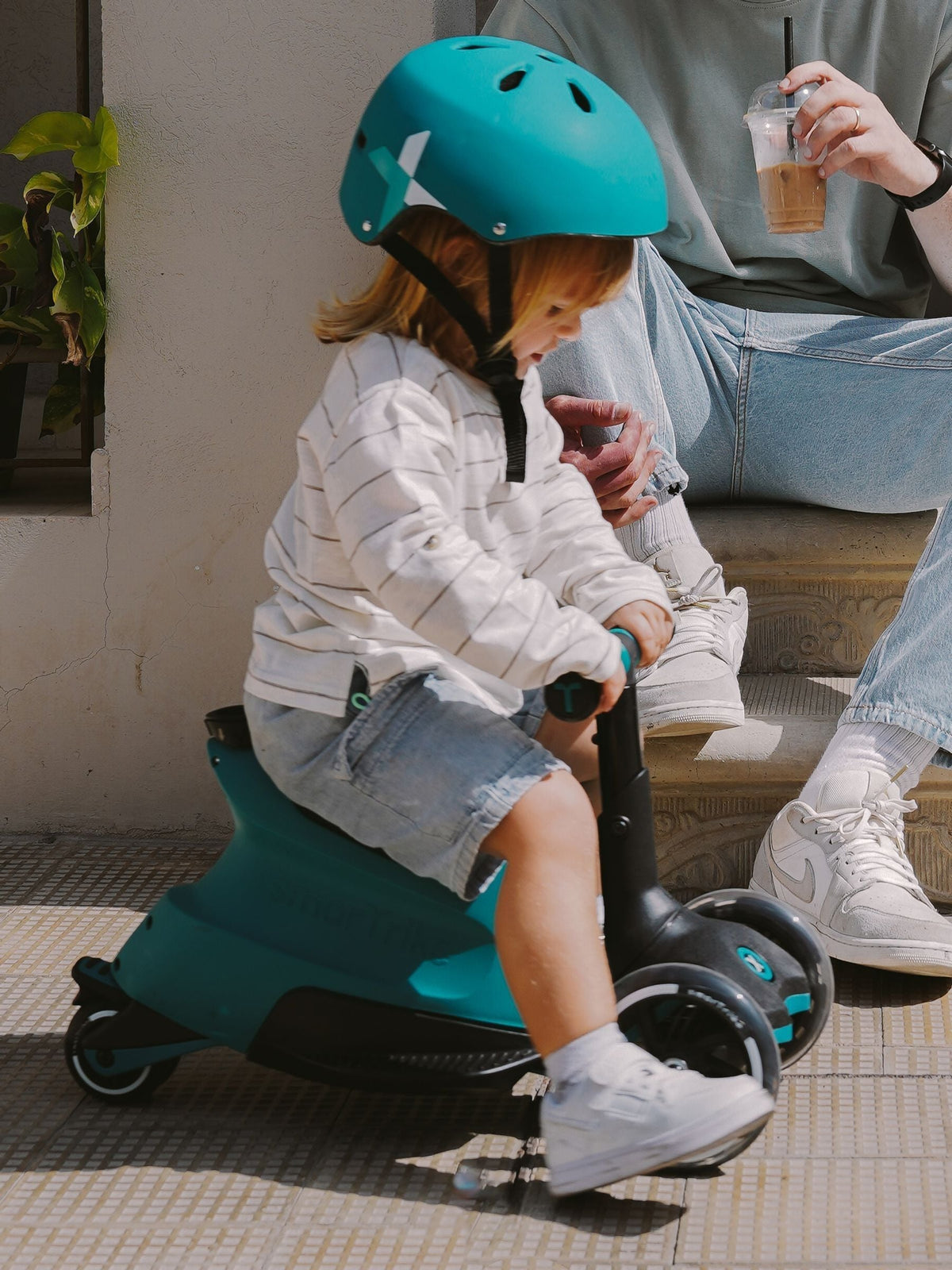 smarTrike Xtend Ride-On Plus scooter, UK version