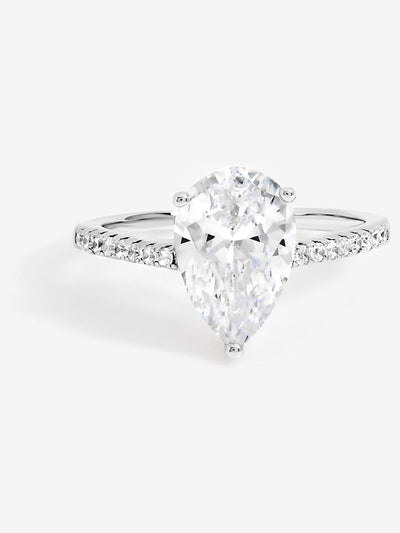 Birnenförmiger, rhodinierter Zirkonia-Ring mit silberner Oberfläche