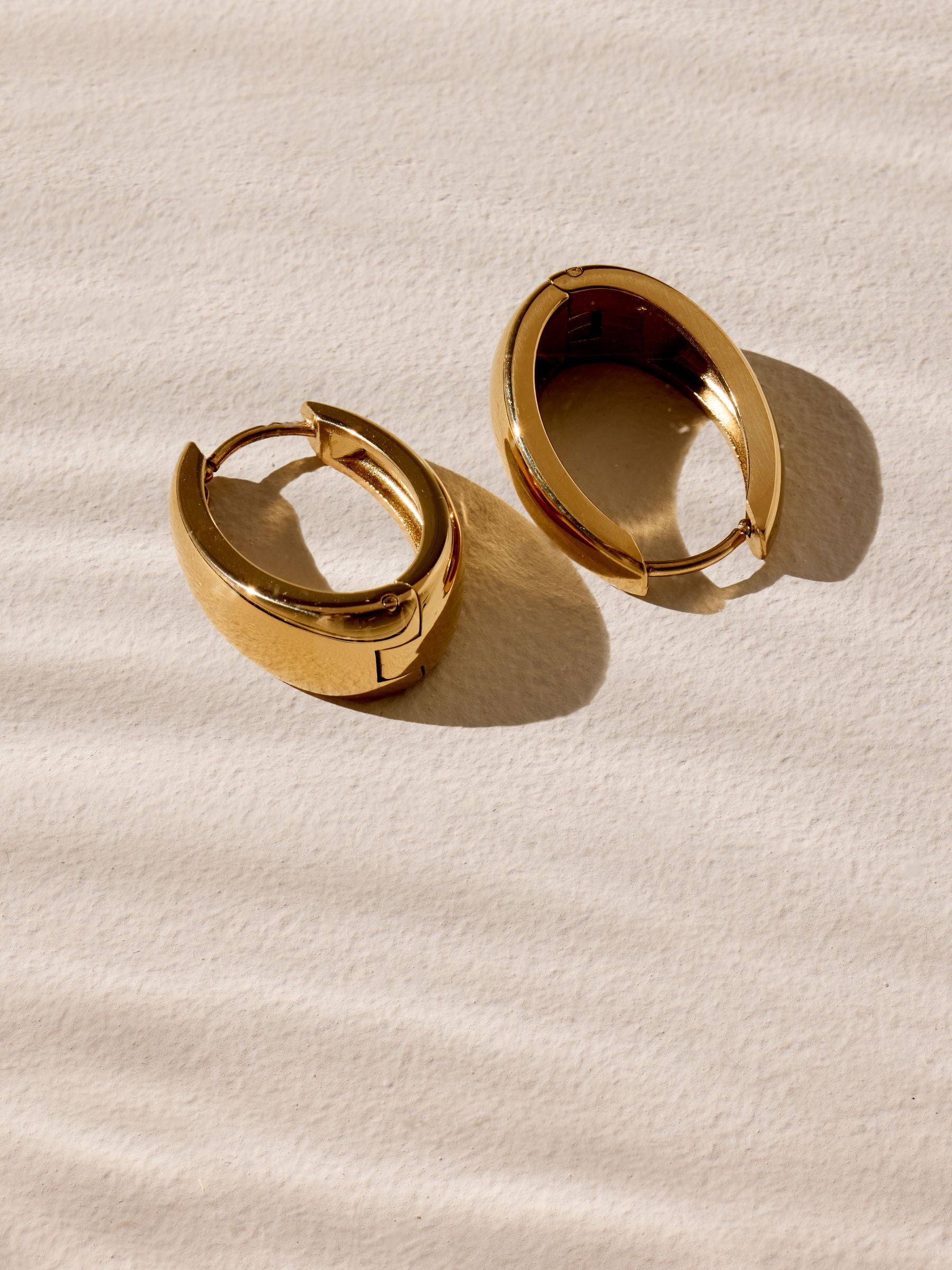 Gold tone oval hoop earrings stainless steel - British product
