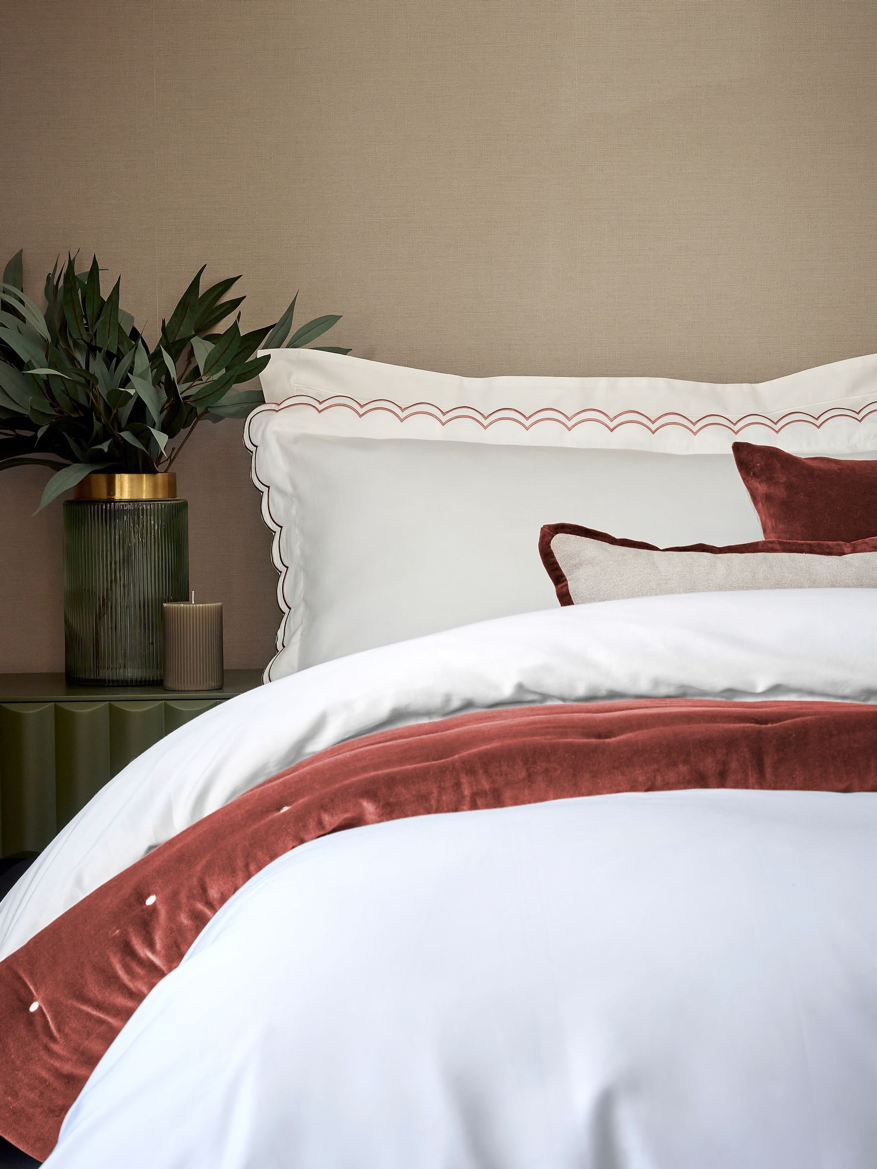 Christy cotton sateen pillowcase pair scalloped edge, UK version