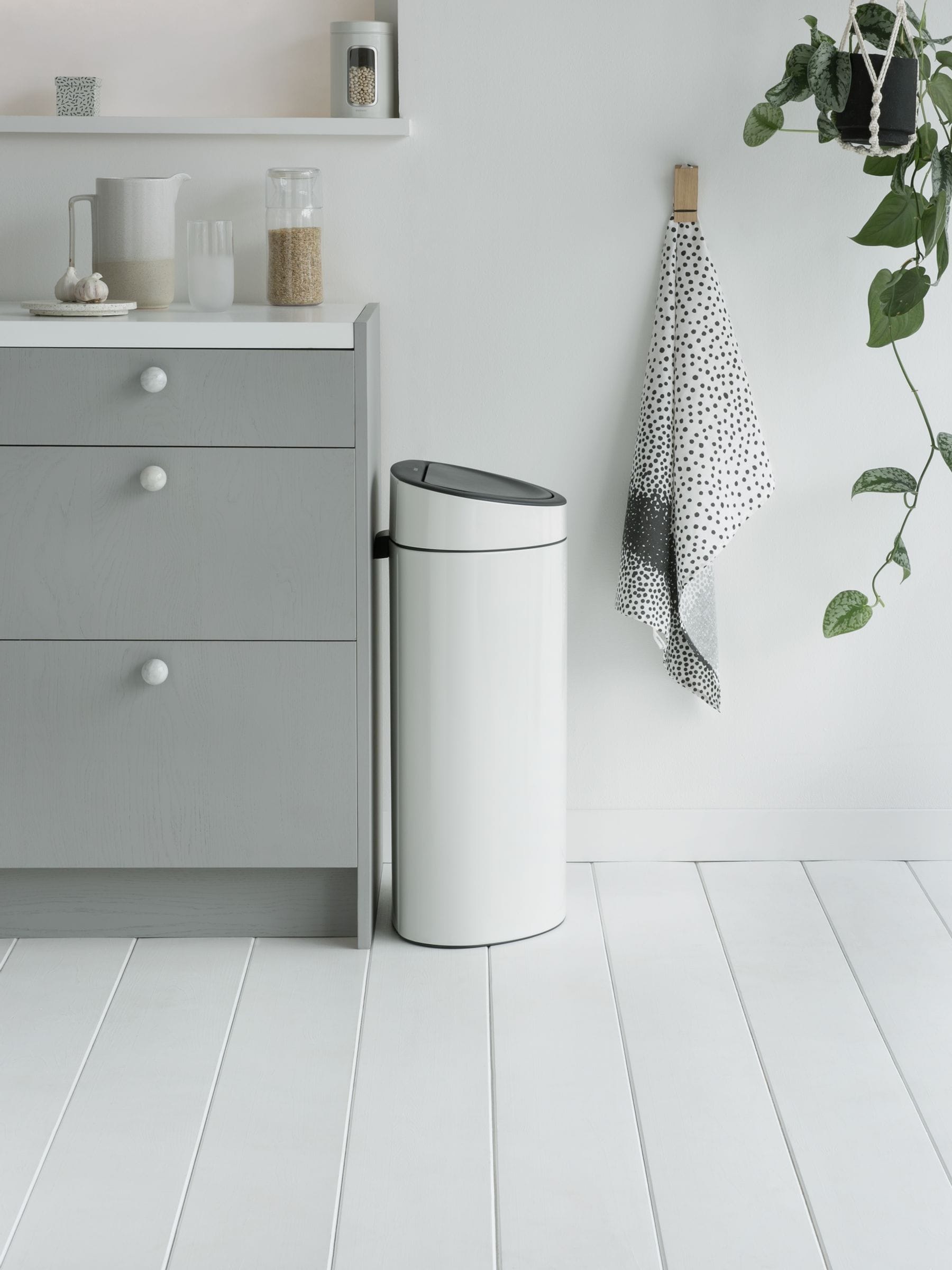Brabantia white kitchen bin 40L - British product