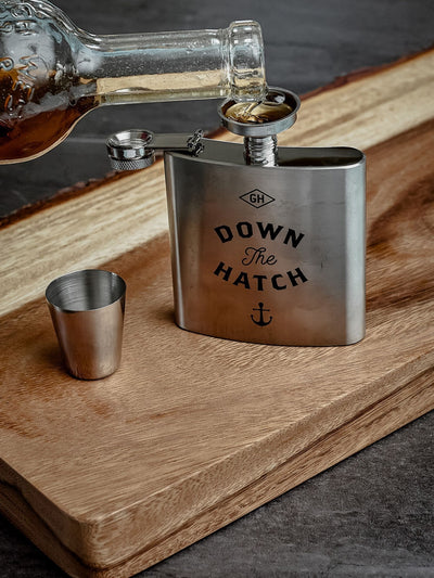 Next Gentleman's Hardware Svart Lommelommeflaske Sett - Kjøp online hos McGrocer