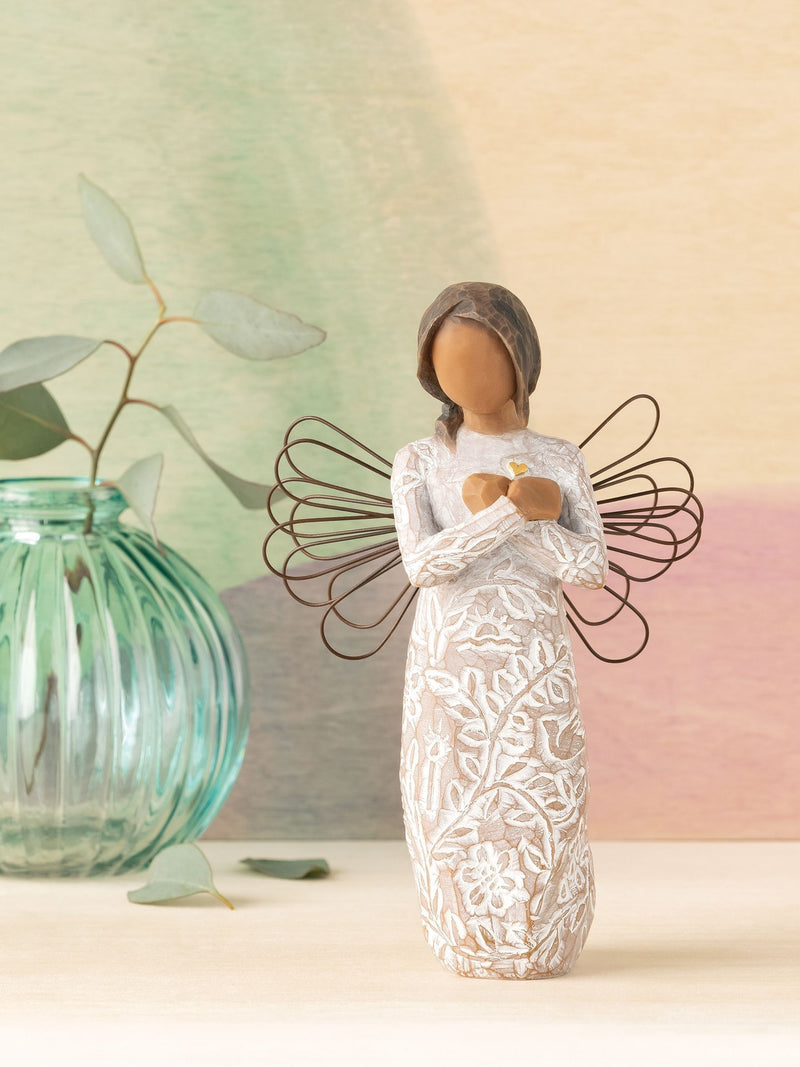 Willow Tree Remembrance figurine darker skin 13cm, imported from the UK